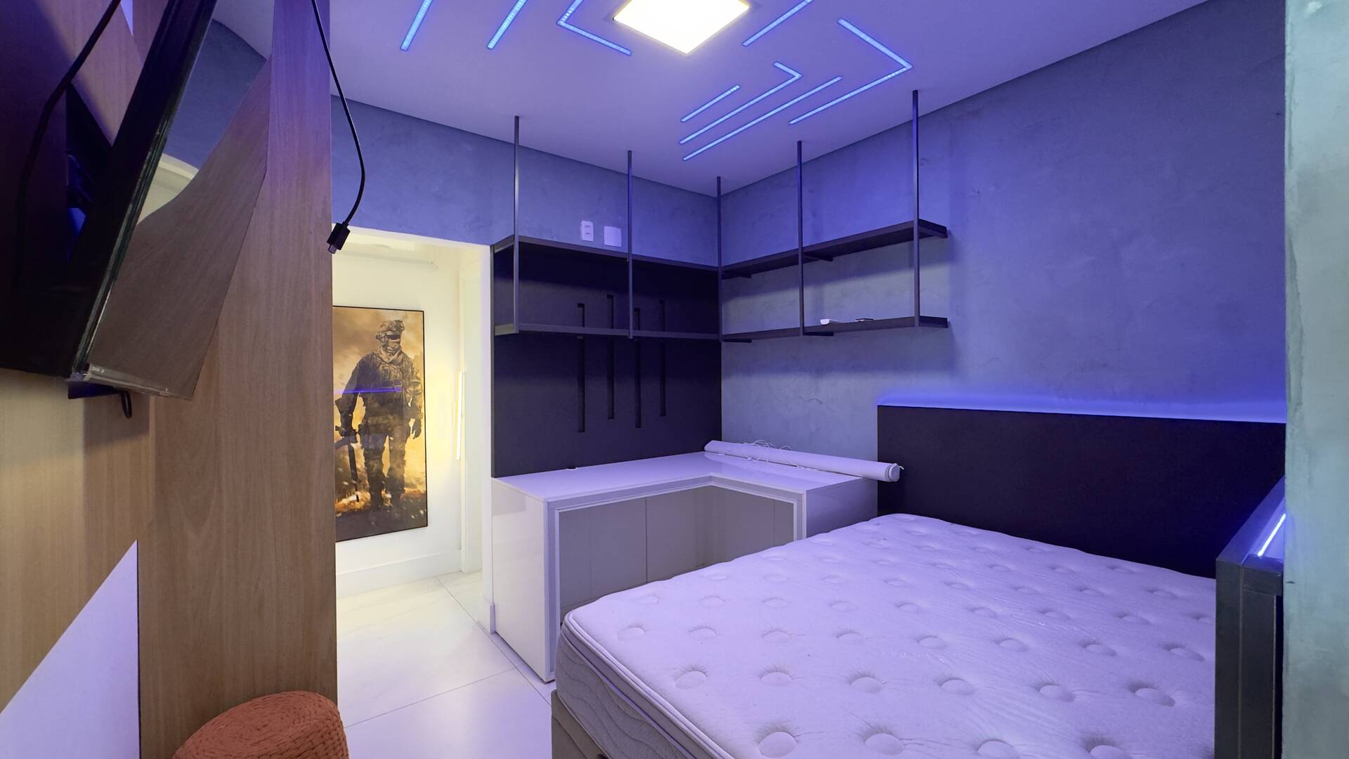 Casa Contemporânea à Venda em Alphaville com 4 Suítes, Piscina e Integração de Ambientes