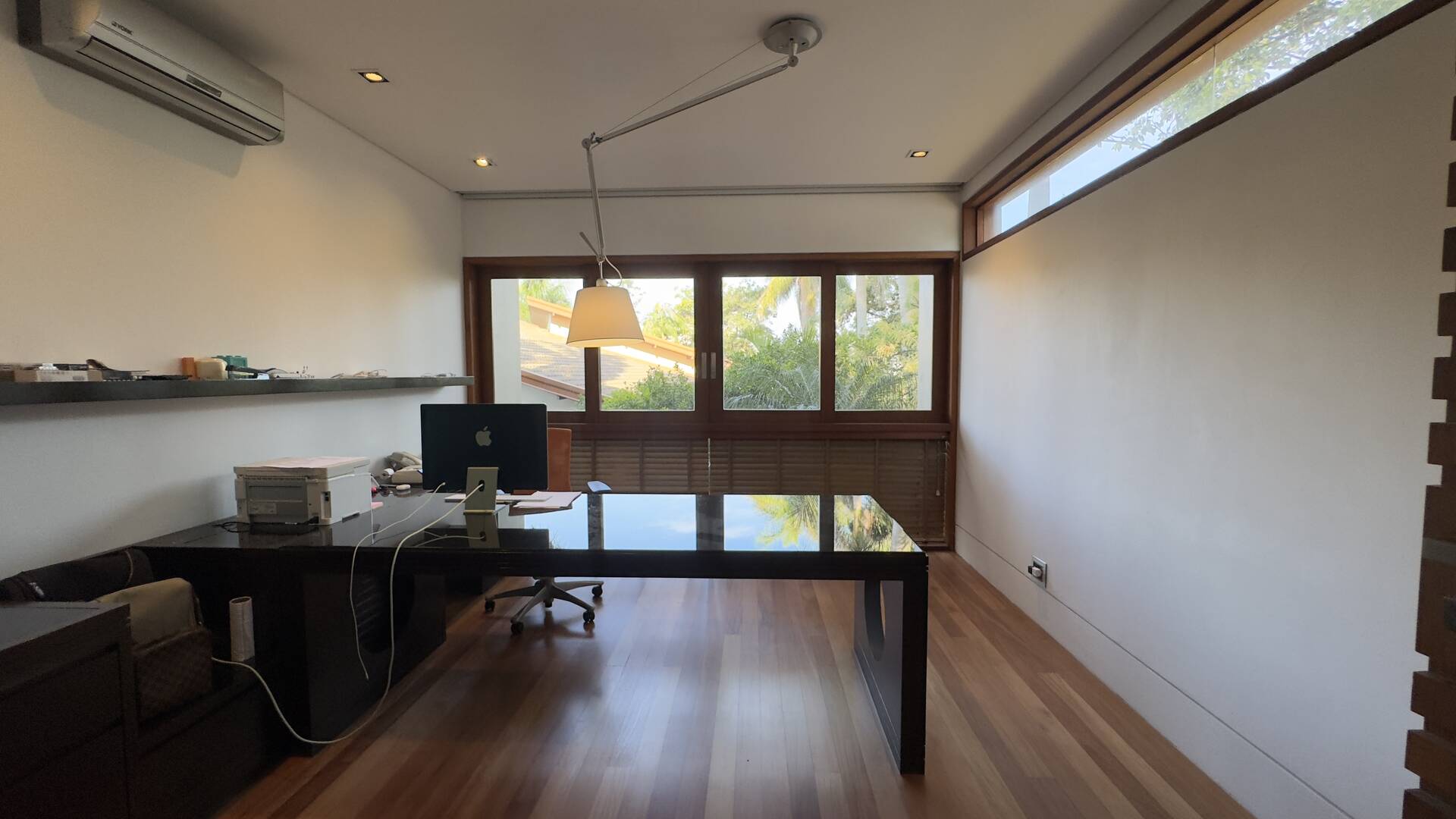 Casa Contemporânea com Vista Permanente, Piscina com Raia e Projeto Autoral em Alphaville