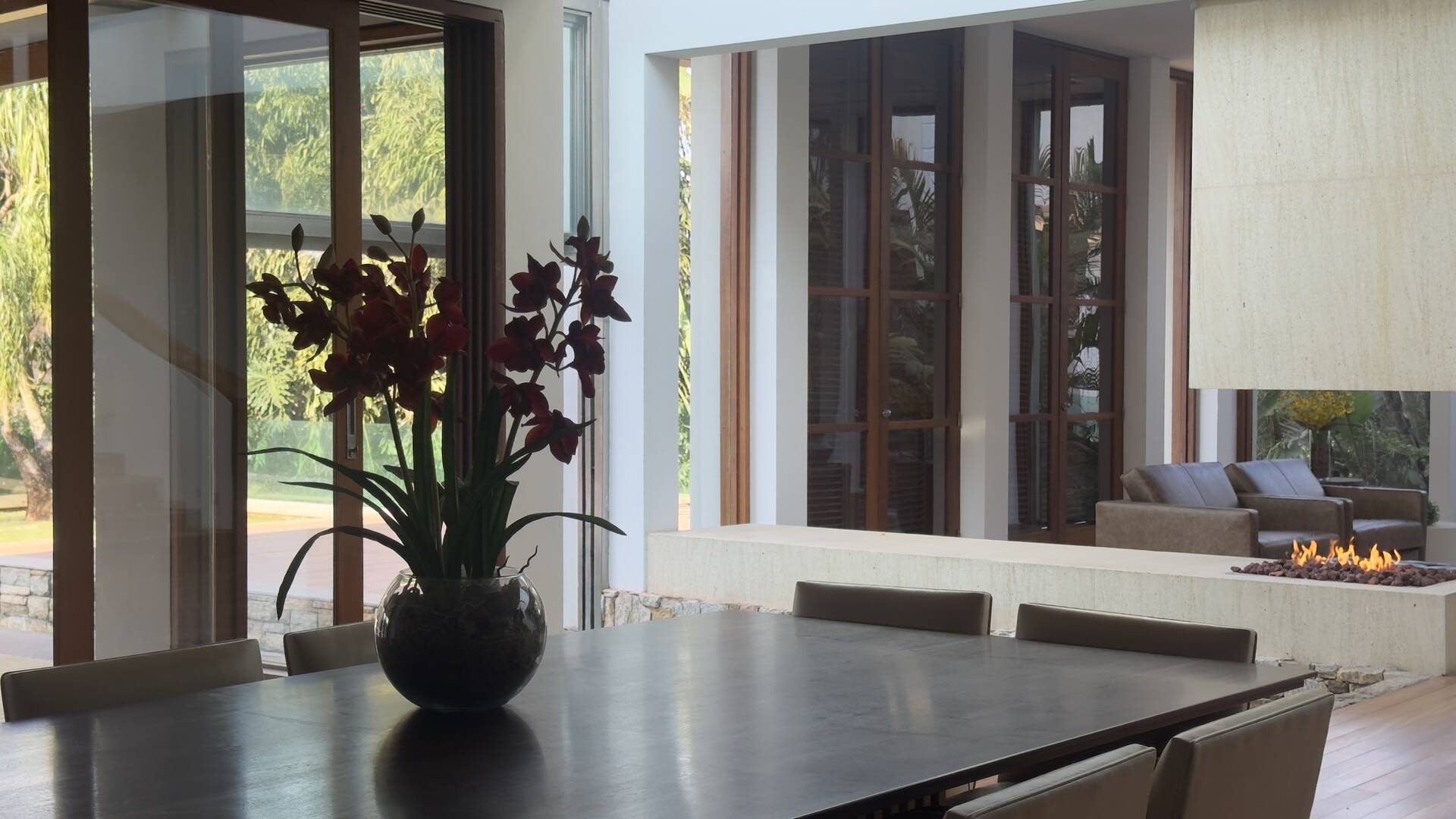 Casa Contemporânea com Vista Permanente, Piscina com Raia e Projeto Autoral em Alphaville