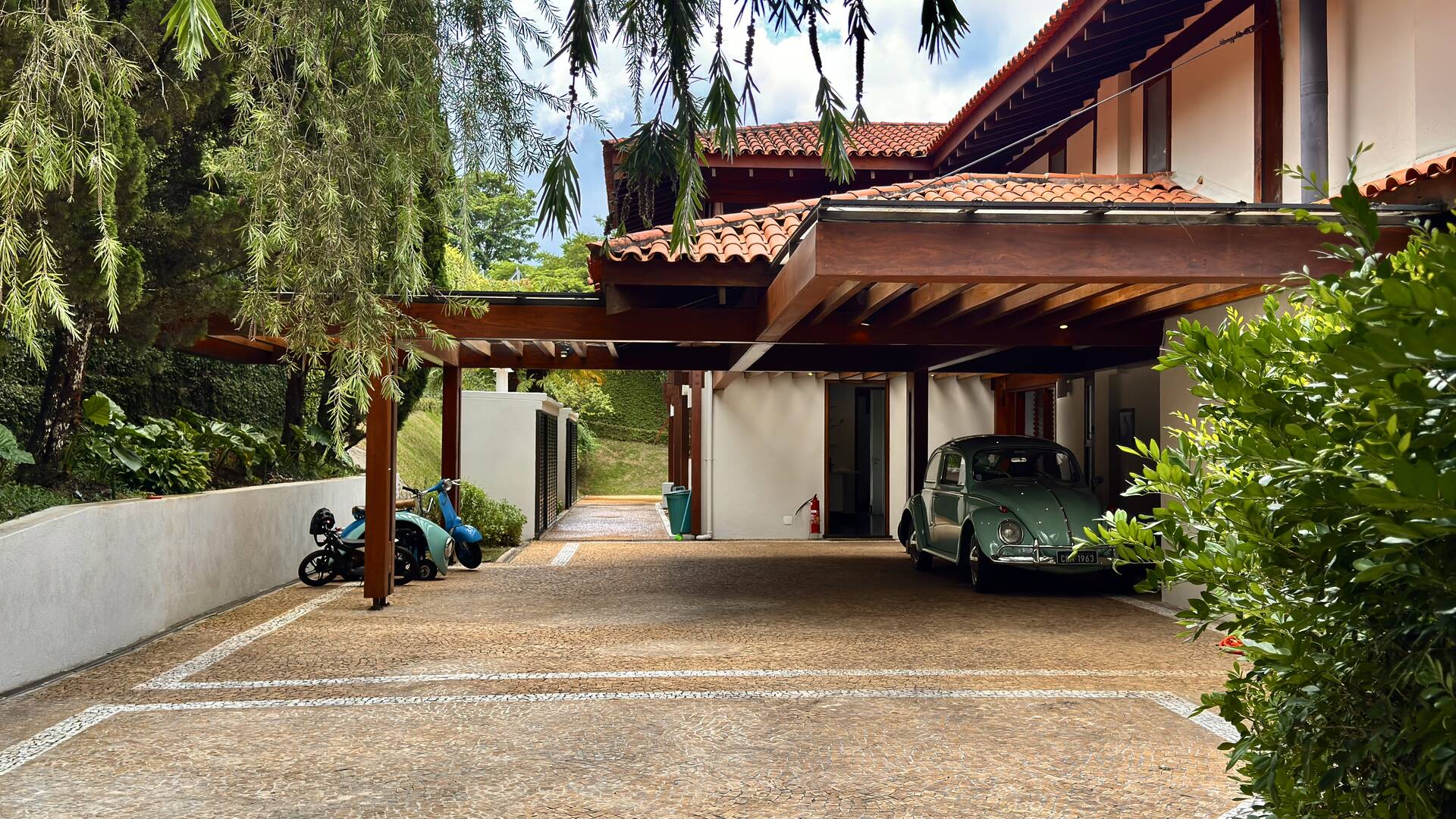 Casa com 5 suítes, terreno de 2.500 m² e vista aberta à venda no Alphaville 8