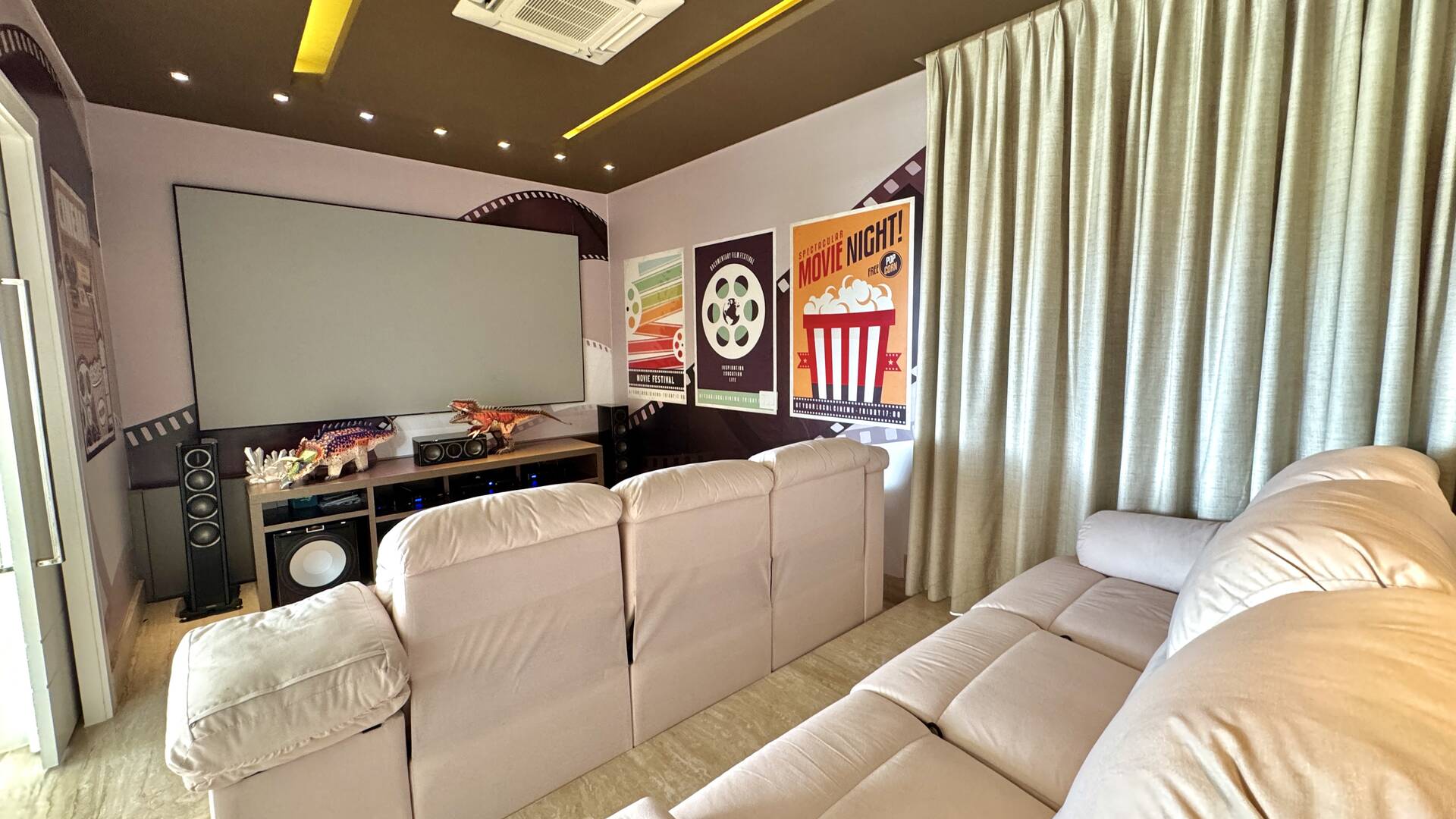 Casa Mobiliada com 4 Suítes, Cinema e Área Gourmet Completa em Alphaville