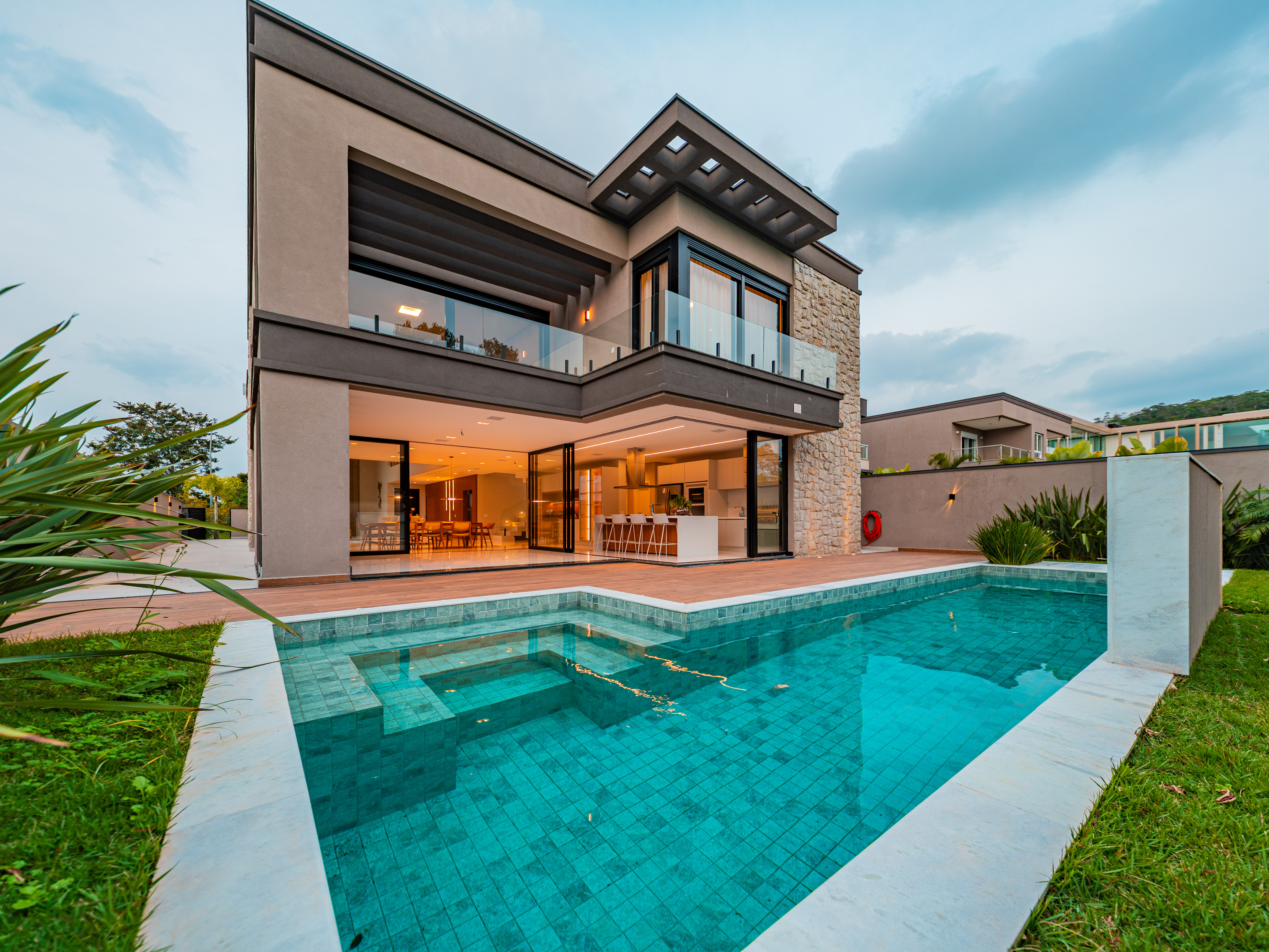 Casa Nova e Moderna com Vista Permanente – Alphaville Residencial Gênesis 2