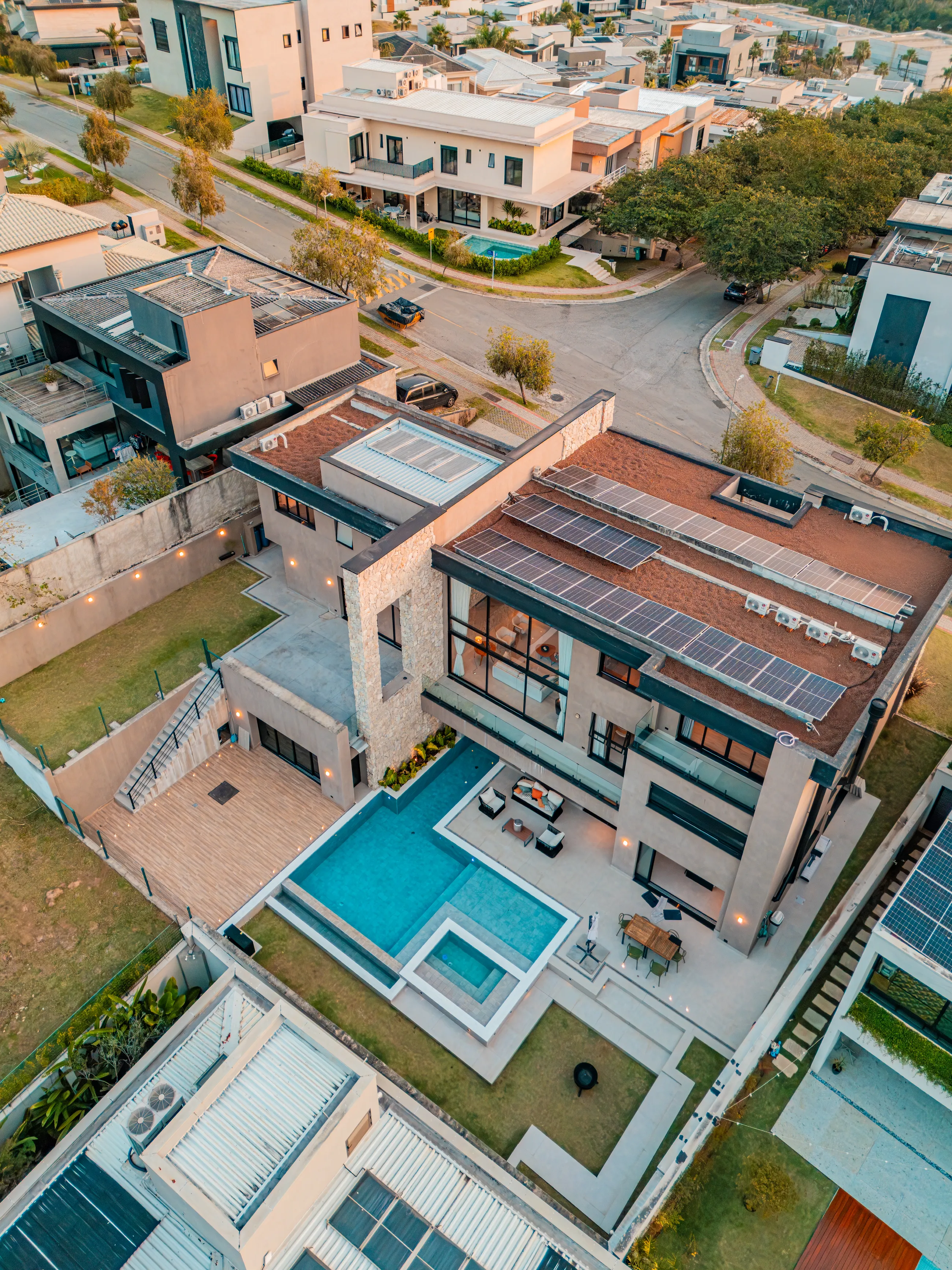  Casa à Venda porteira fechada no Itahyê Alphaville com 4 Suítes