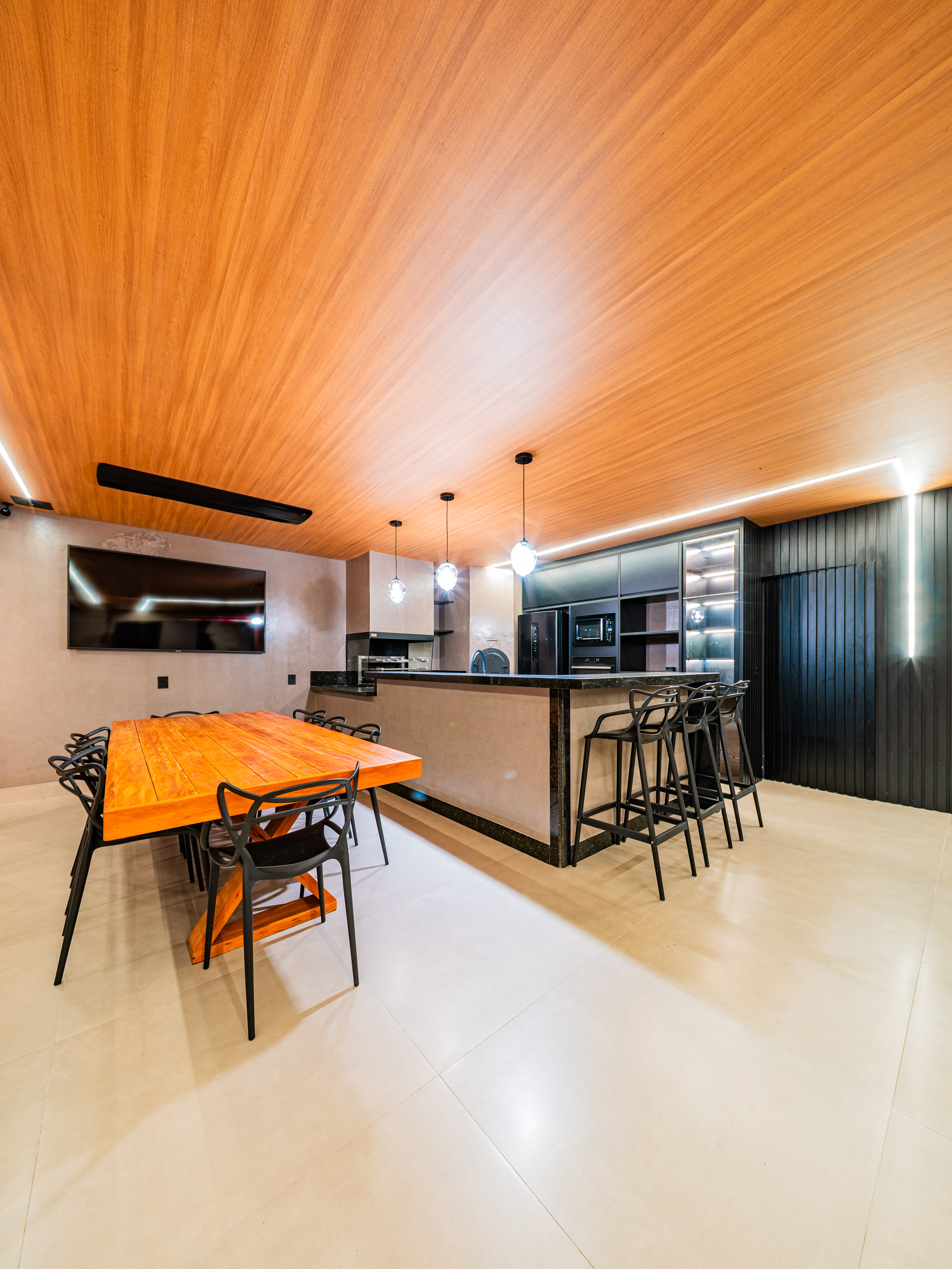 Casa Contemporânea com Vista Permanente para a Mata no Residencial Melville