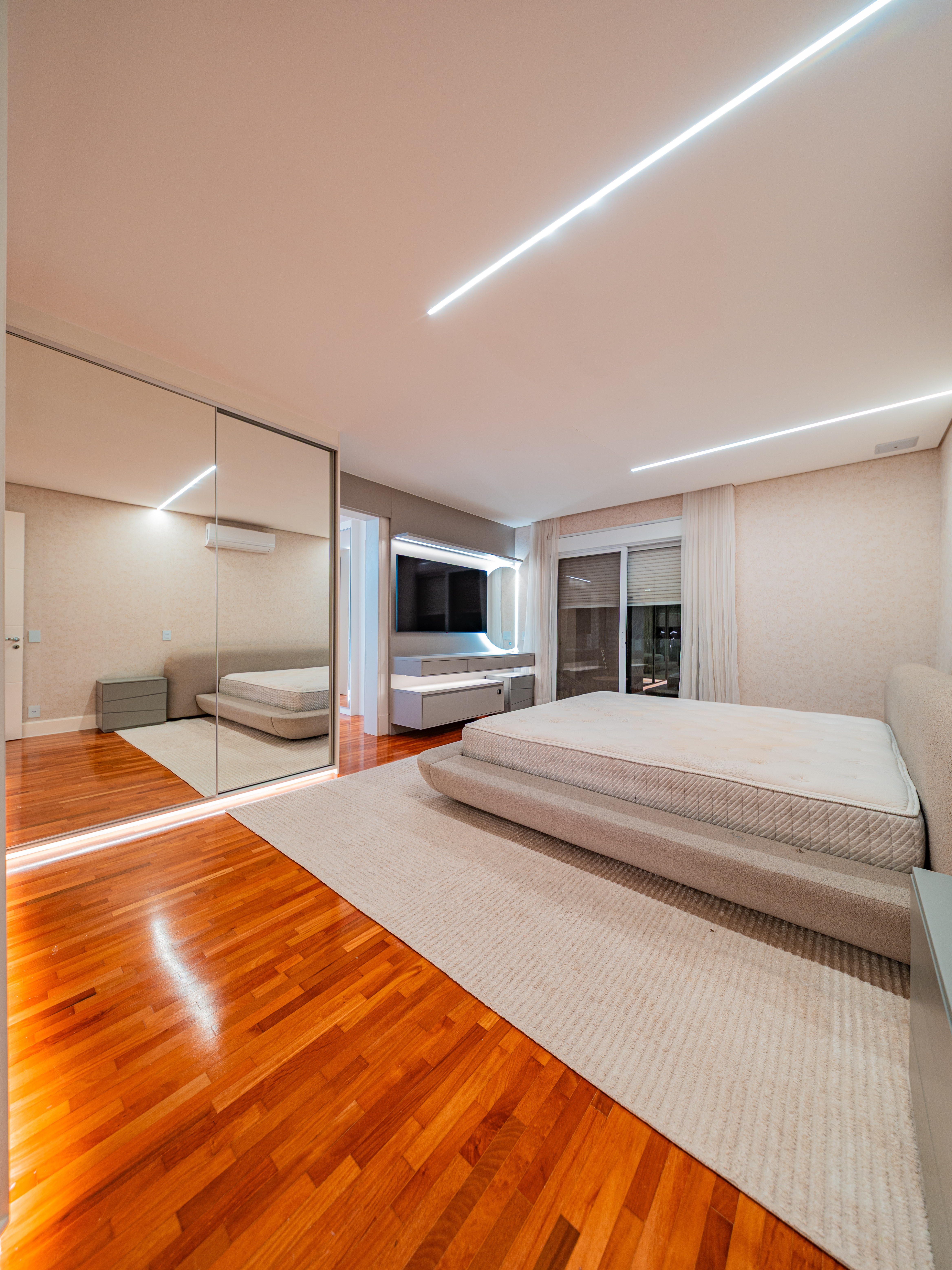 Casa Contemporânea com Vista Permanente para a Mata no Residencial Melville