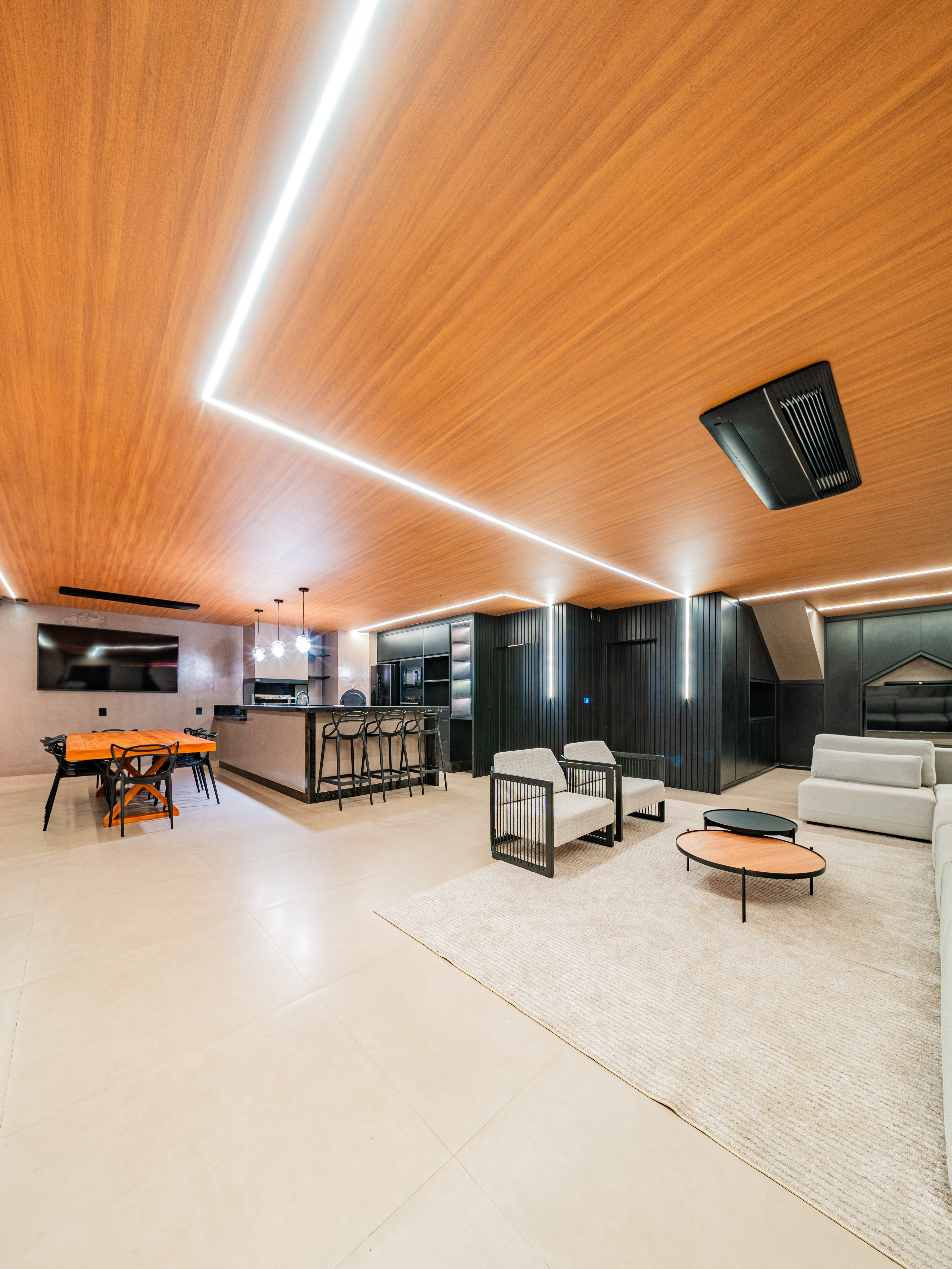 Casa Contemporânea com Vista Permanente para a Mata no Residencial Melville