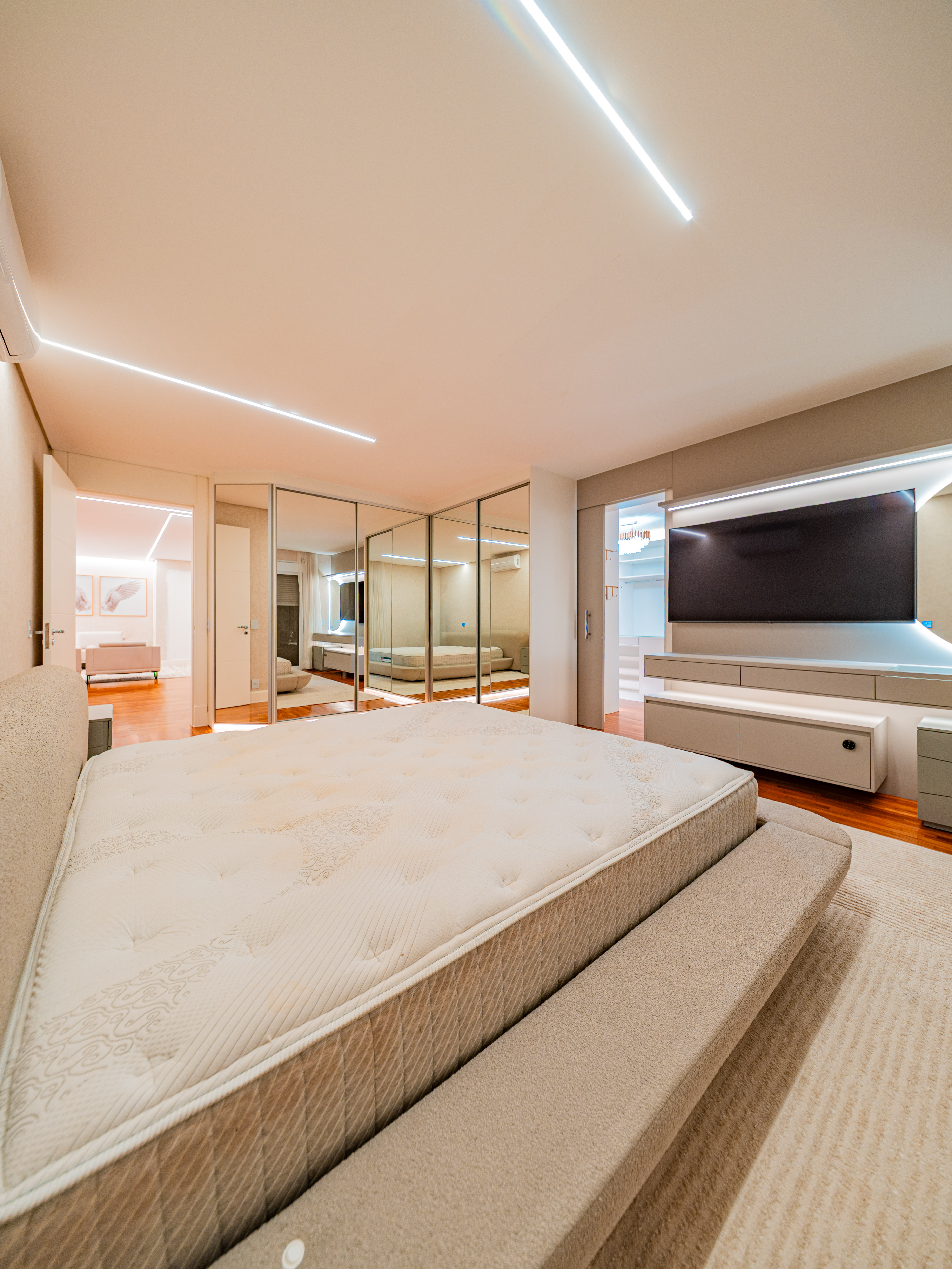 Casa Contemporânea com Vista Permanente para a Mata no Residencial Melville