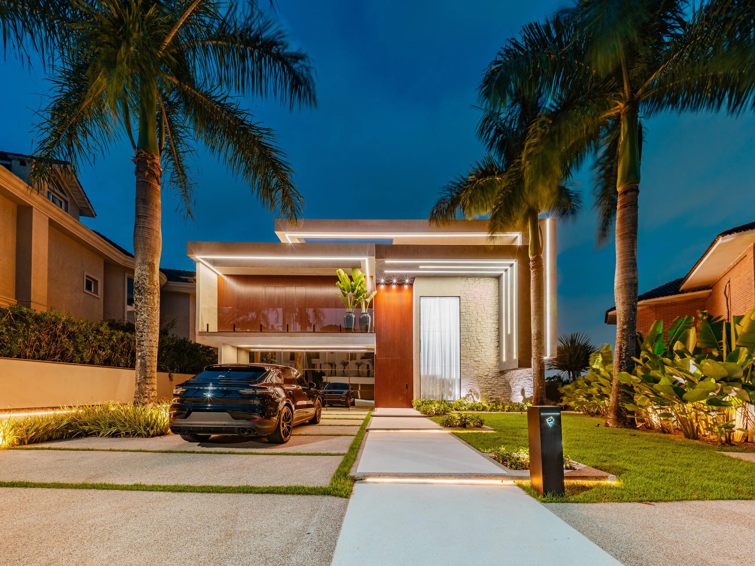 Casa Contemporânea com Vista Permanente para a Mata no Residencial Melville