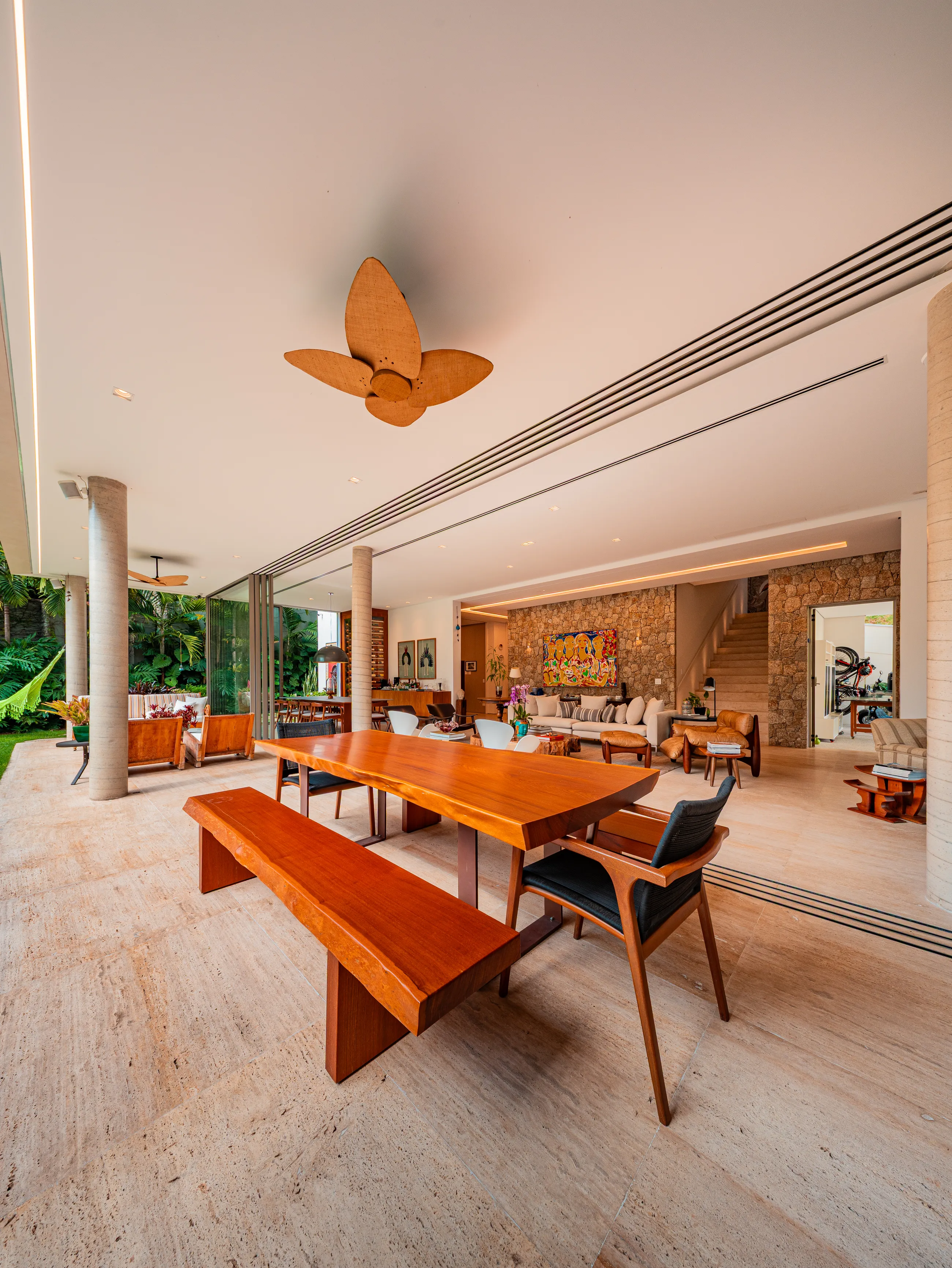 Casa Contemporânea Mobiliada e Decorada no Residencial Tamboré 10
