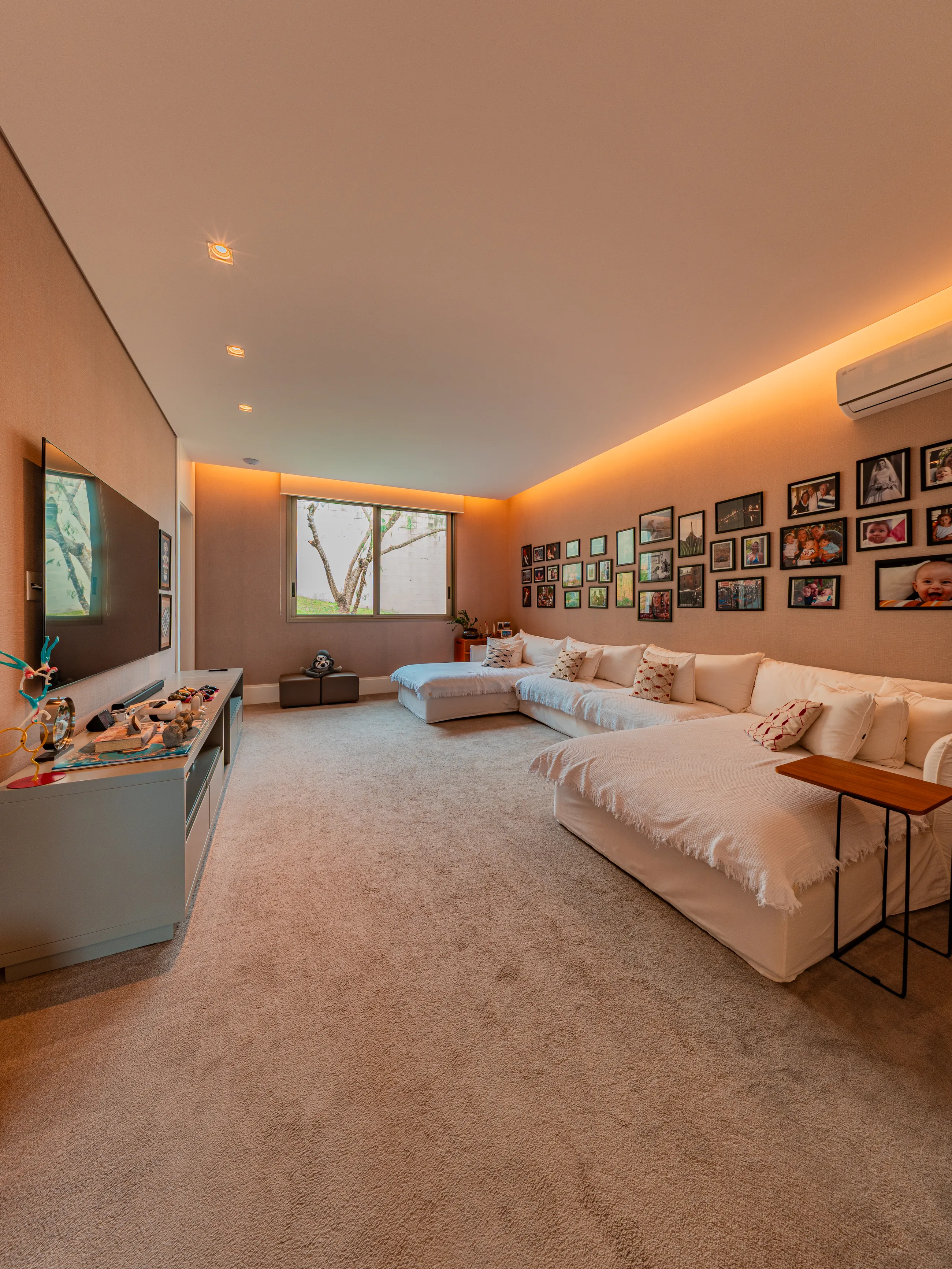 Casa Contemporânea Mobiliada e Decorada no Residencial Tamboré 10