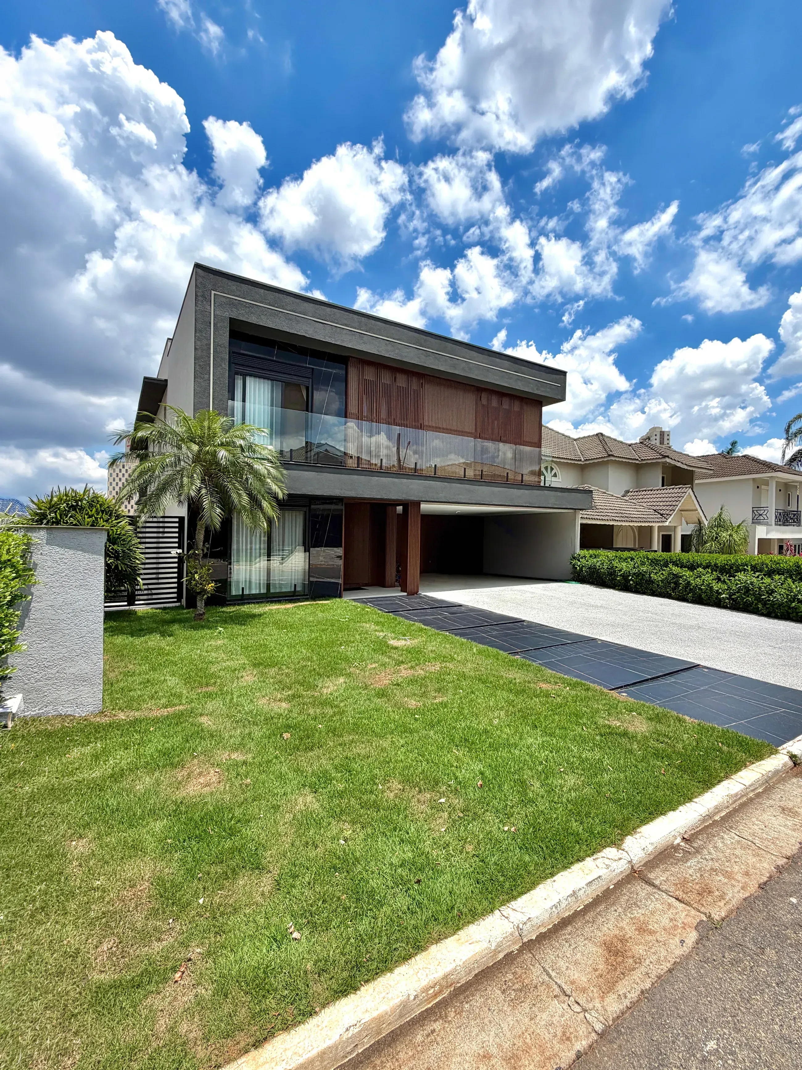 Casa mobiliada e decorada com 6 suítes no Residencial 18 do Forte, Alphaville