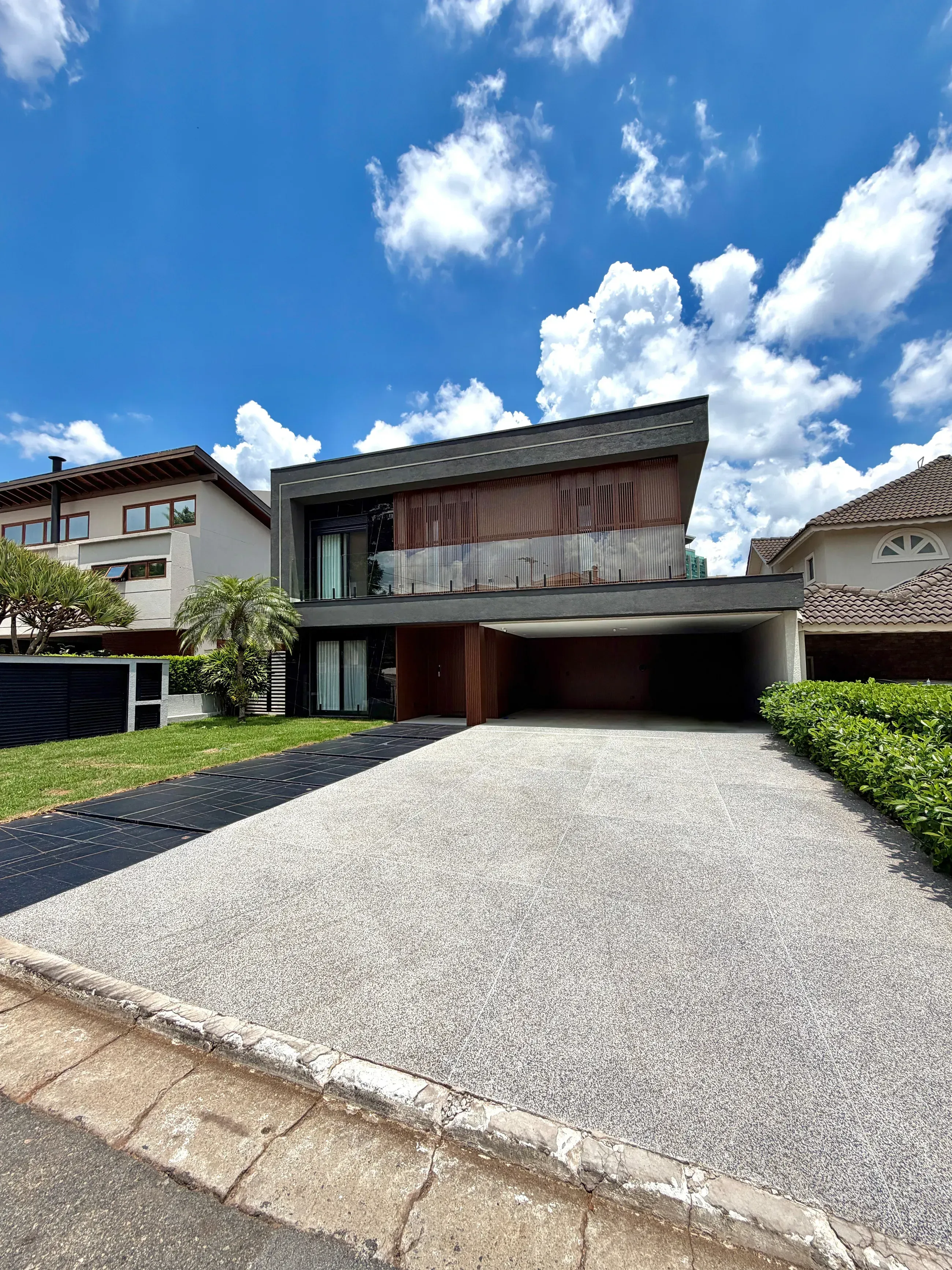 Casa mobiliada e decorada com 6 suítes no Residencial 18 do Forte, Alphaville