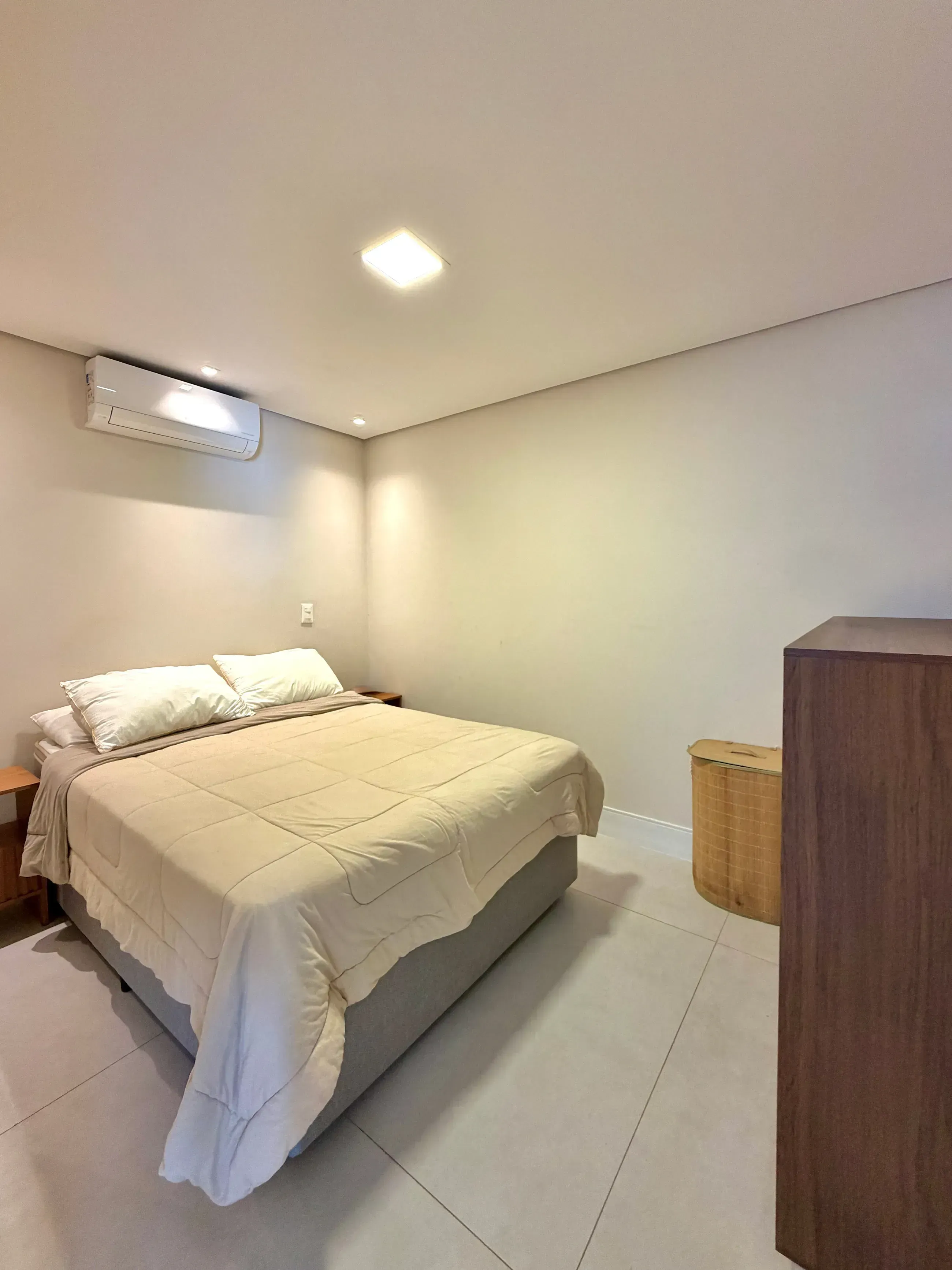 Casa mobiliada e decorada com 6 suítes no Residencial 18 do Forte, Alphaville