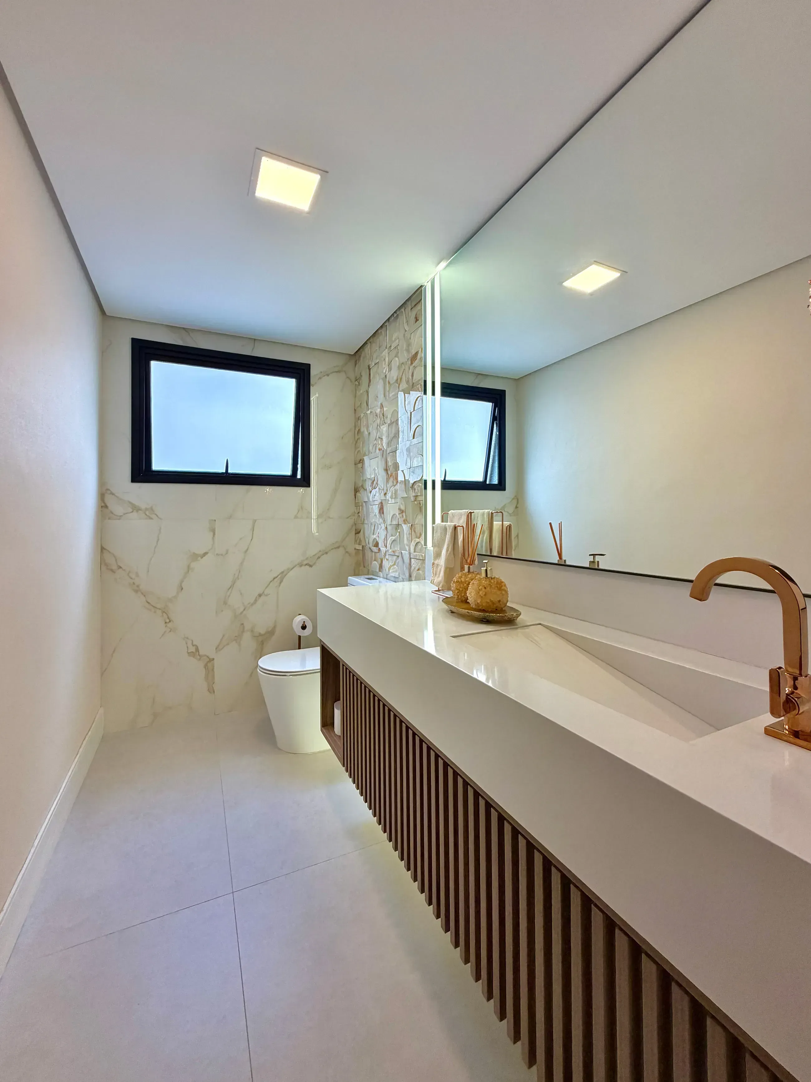 Casa mobiliada e decorada com 6 suítes no Residencial 18 do Forte, Alphaville
