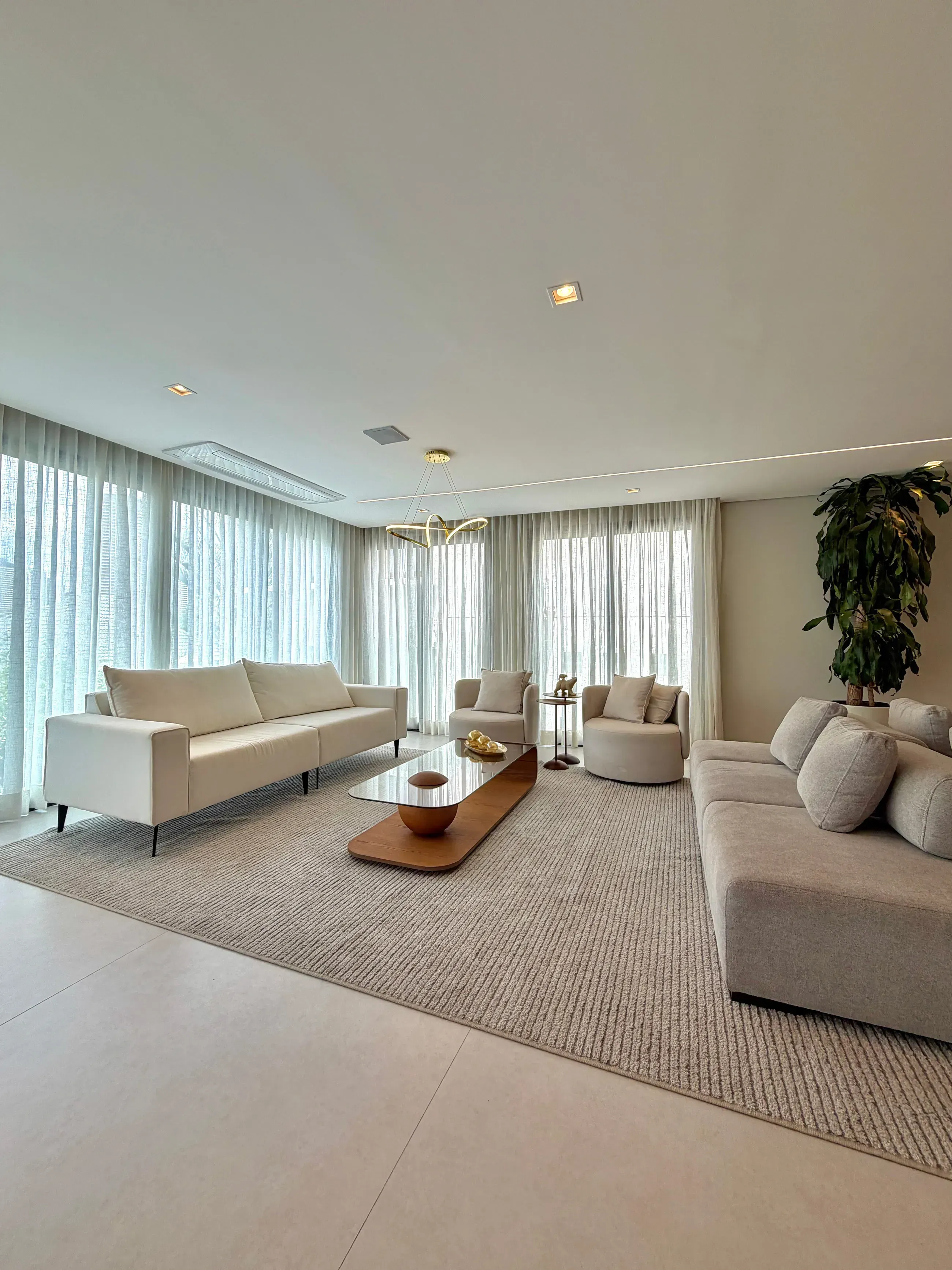 Casa mobiliada e decorada com 6 suítes no Residencial 18 do Forte, Alphaville