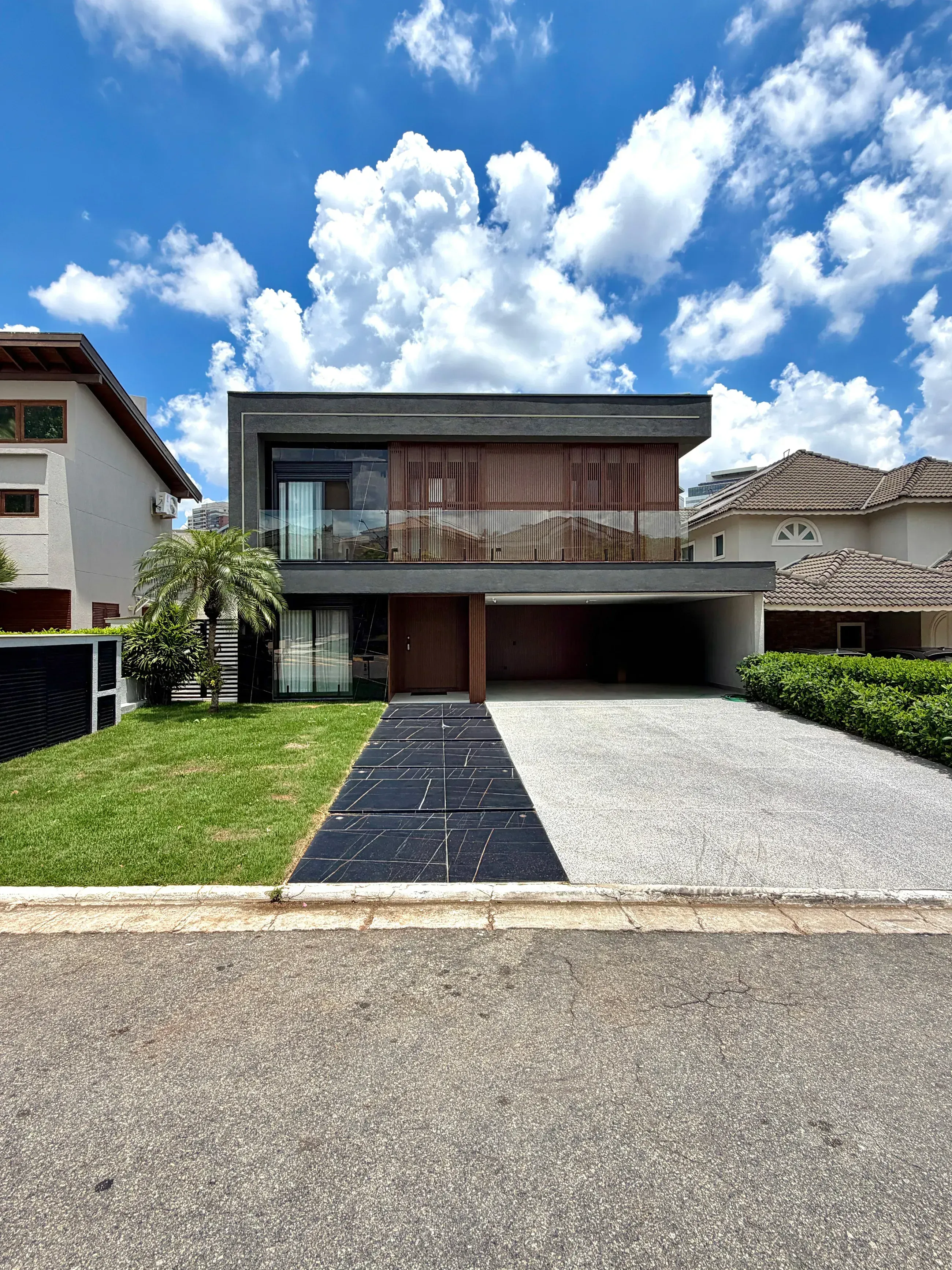 Casa mobiliada e decorada com 6 suítes no Residencial 18 do Forte, Alphaville