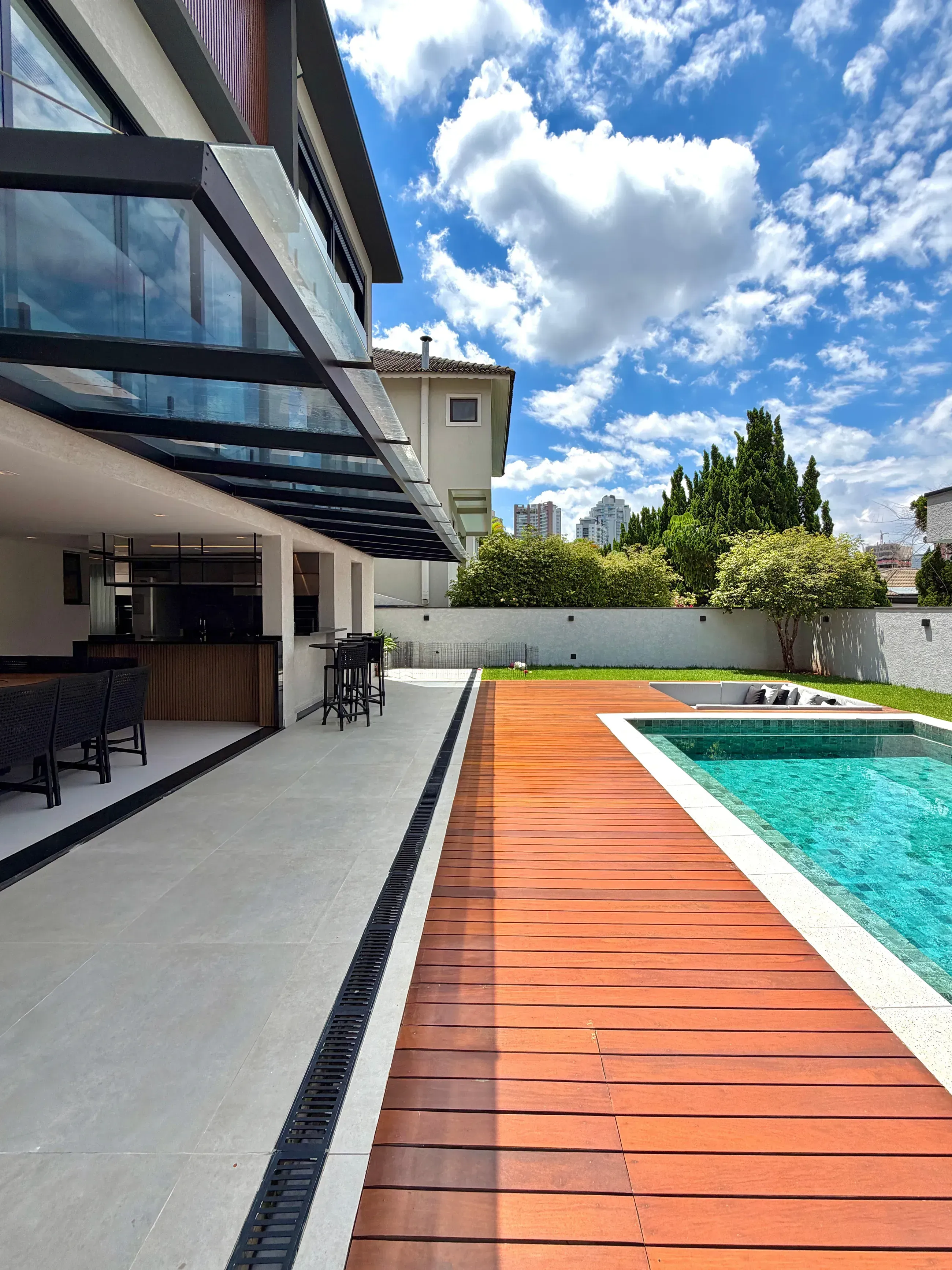 Casa mobiliada e decorada com 6 suítes no Residencial 18 do Forte, Alphaville