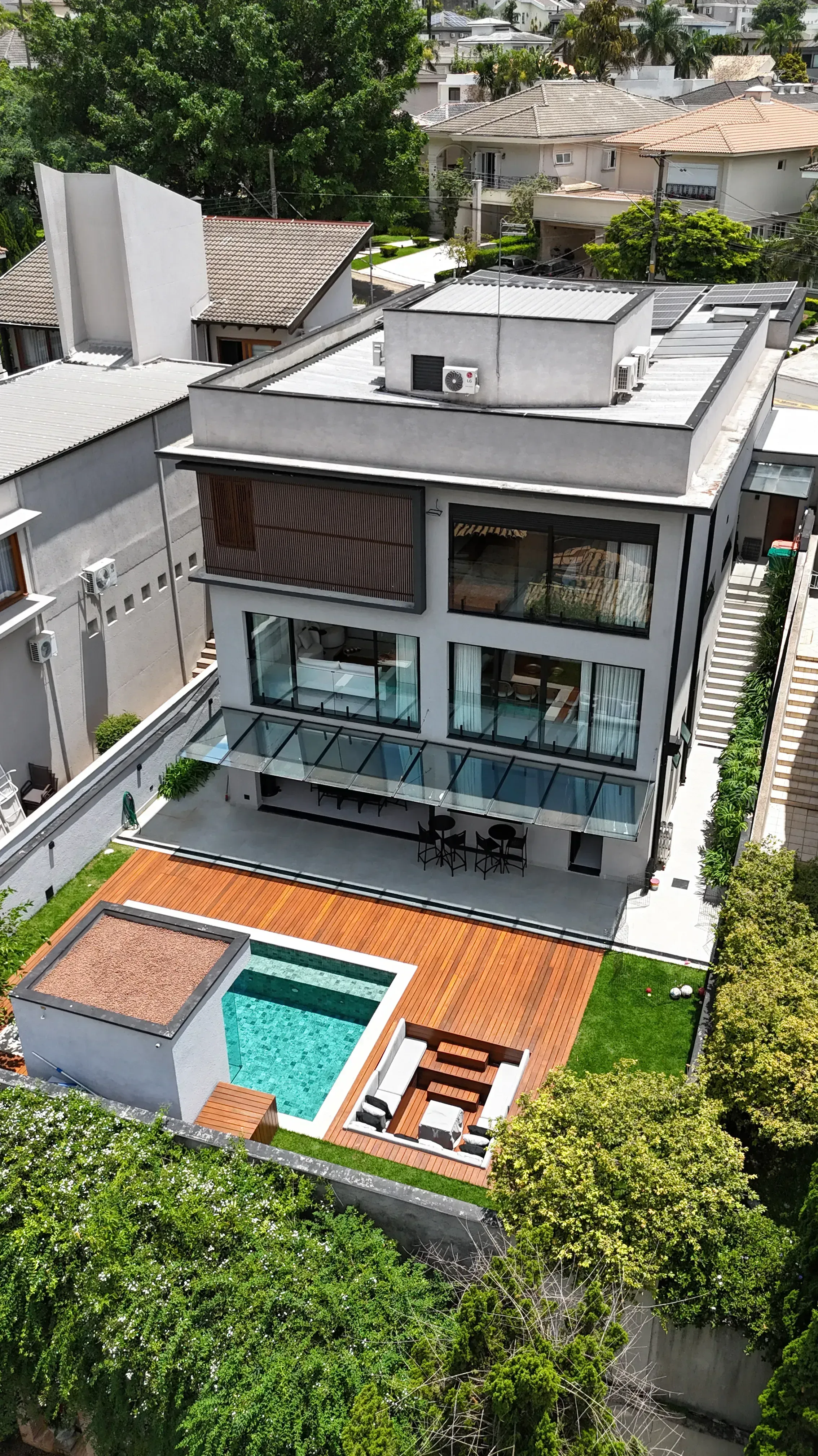 Casa mobiliada e decorada com 6 suítes no Residencial 18 do Forte, Alphaville