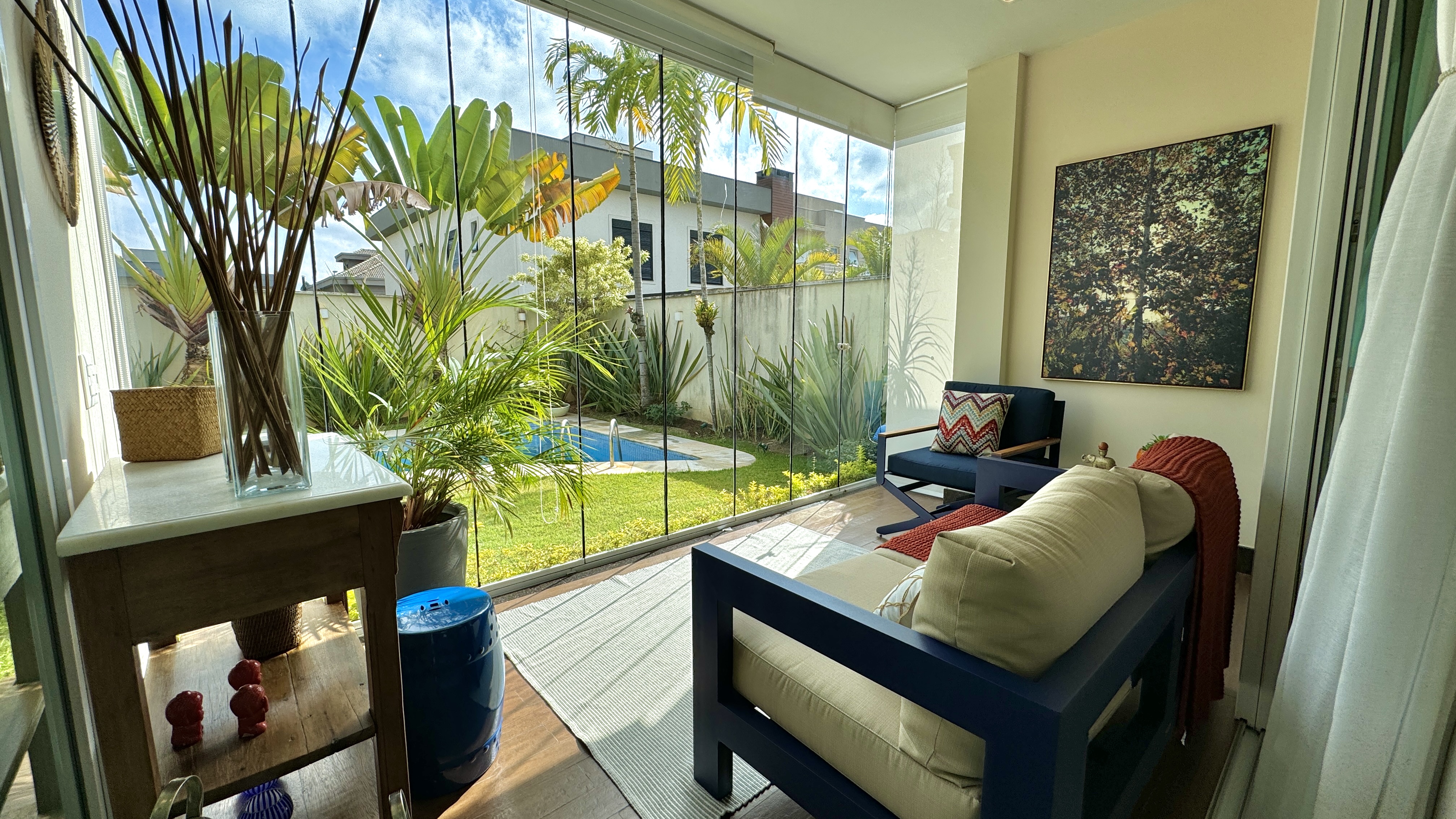 Casa mobiliada e decorada à venda no Tamboré 11 | 4 suítes e SPA integrado