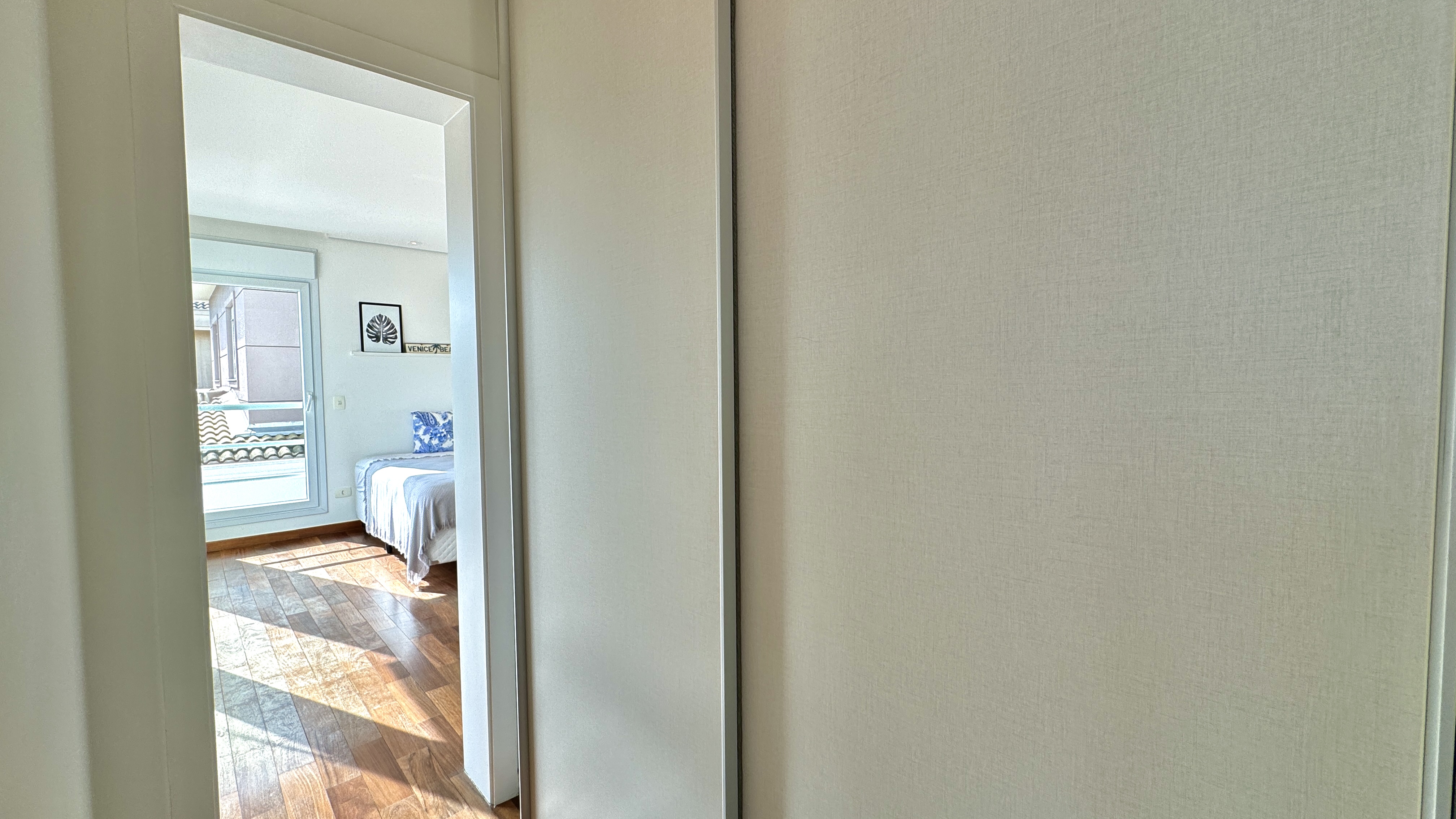 Casa mobiliada e decorada à venda no Tamboré 11 | 4 suítes e SPA integrado