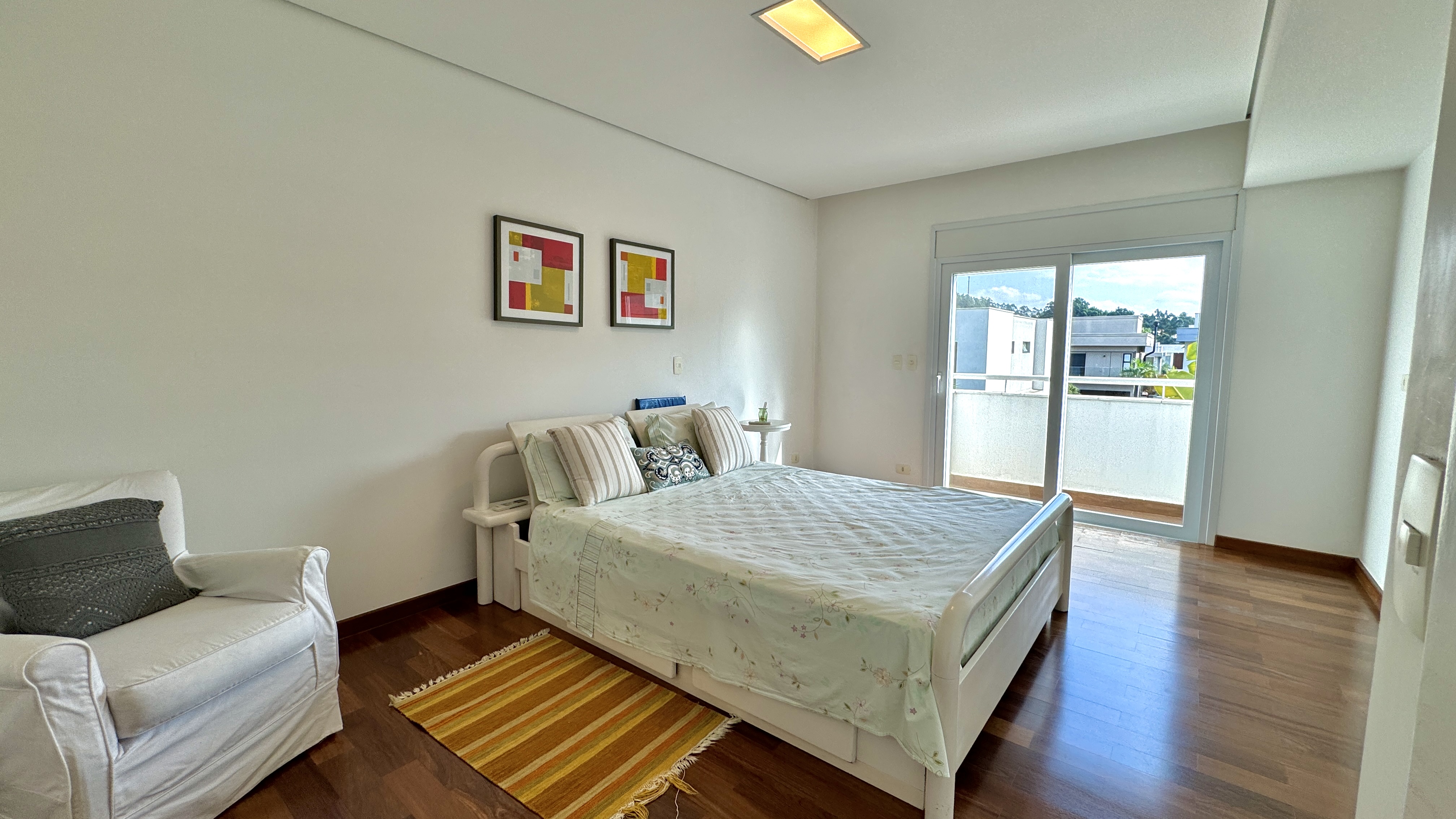 Casa mobiliada e decorada à venda no Tamboré 11 | 4 suítes e SPA integrado