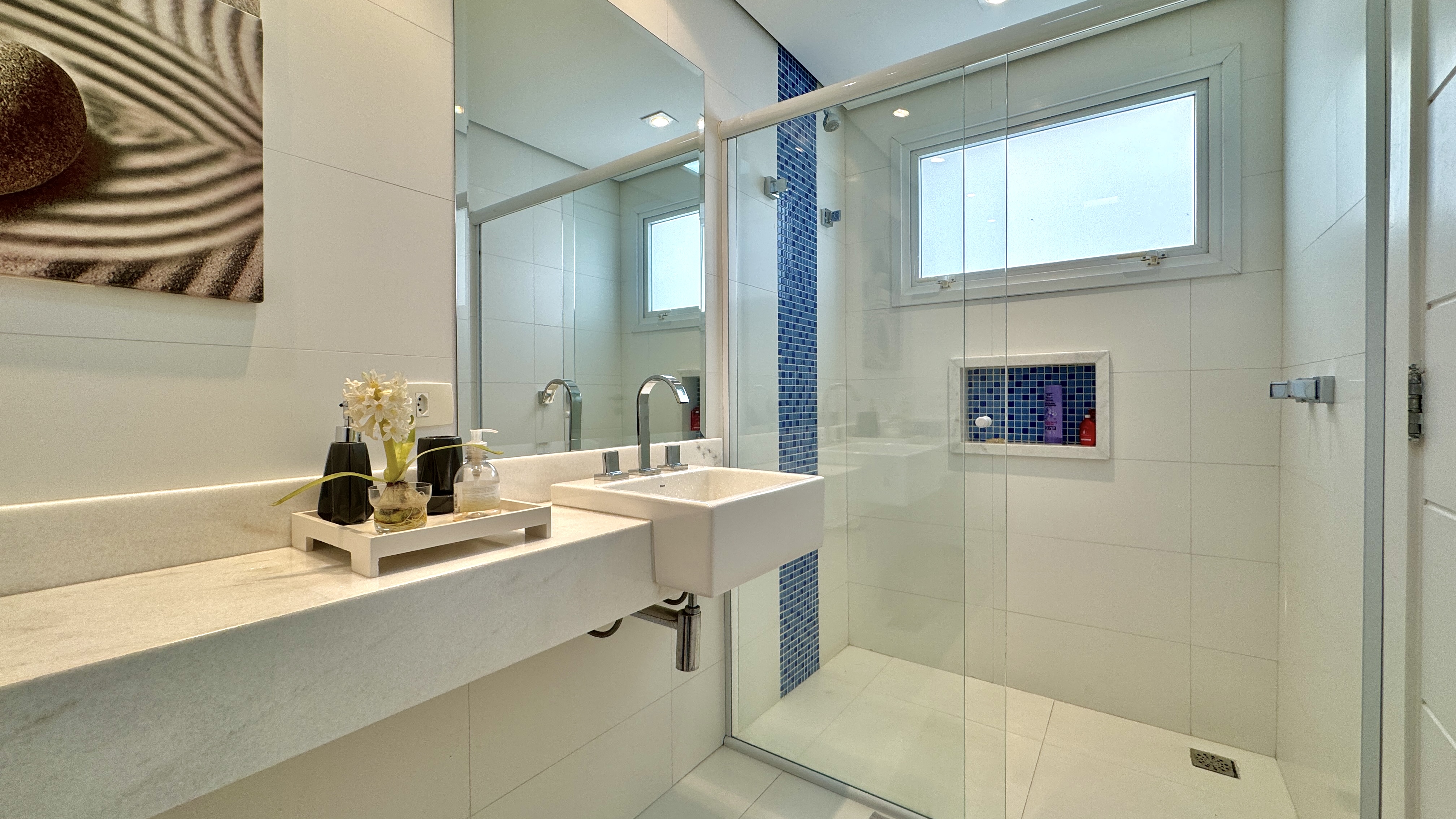Casa mobiliada e decorada à venda no Tamboré 11 | 4 suítes e SPA integrado