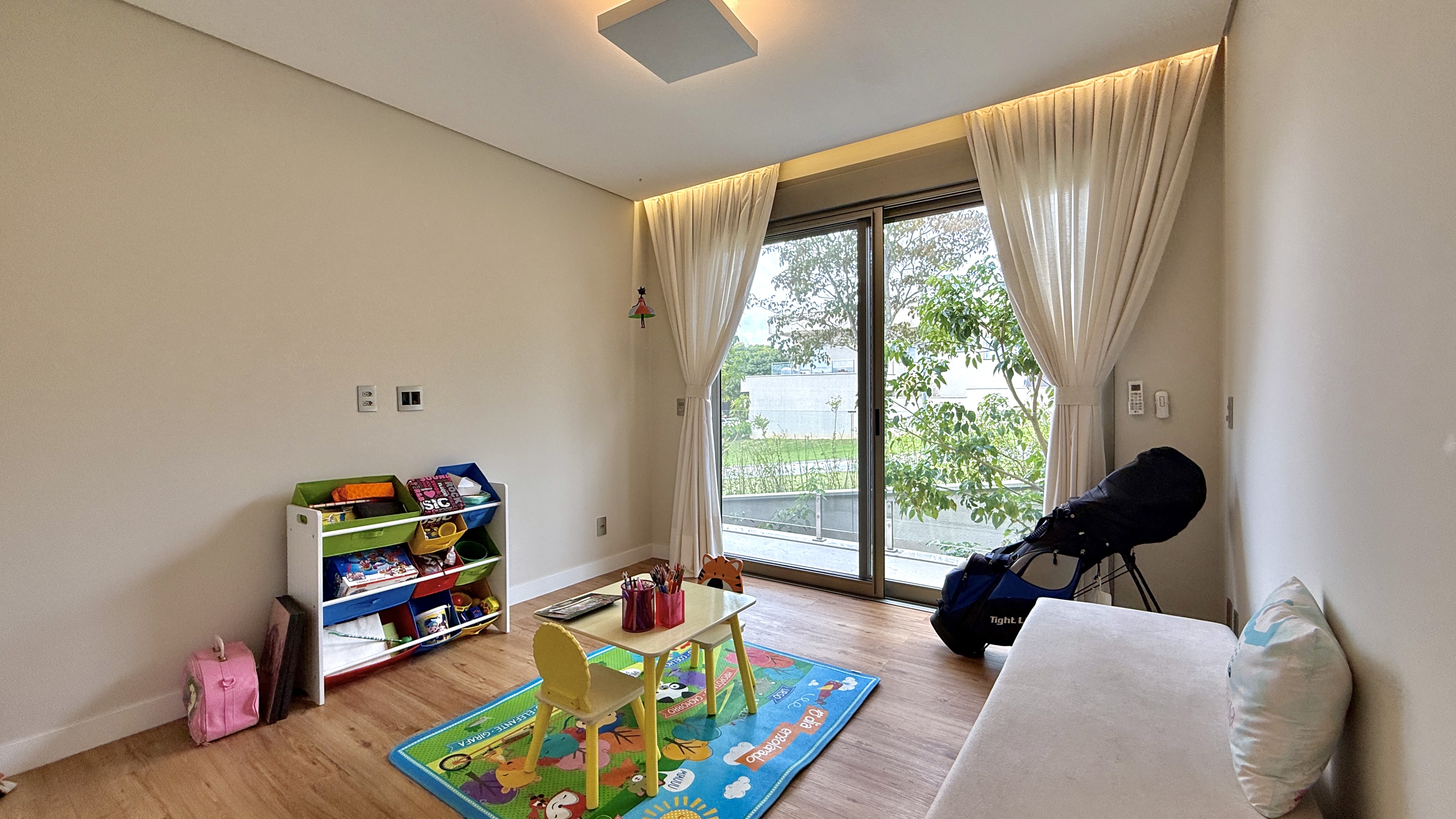 Casa mobiliada à venda no Gênesis II | 4 suítes em terreno de esquina