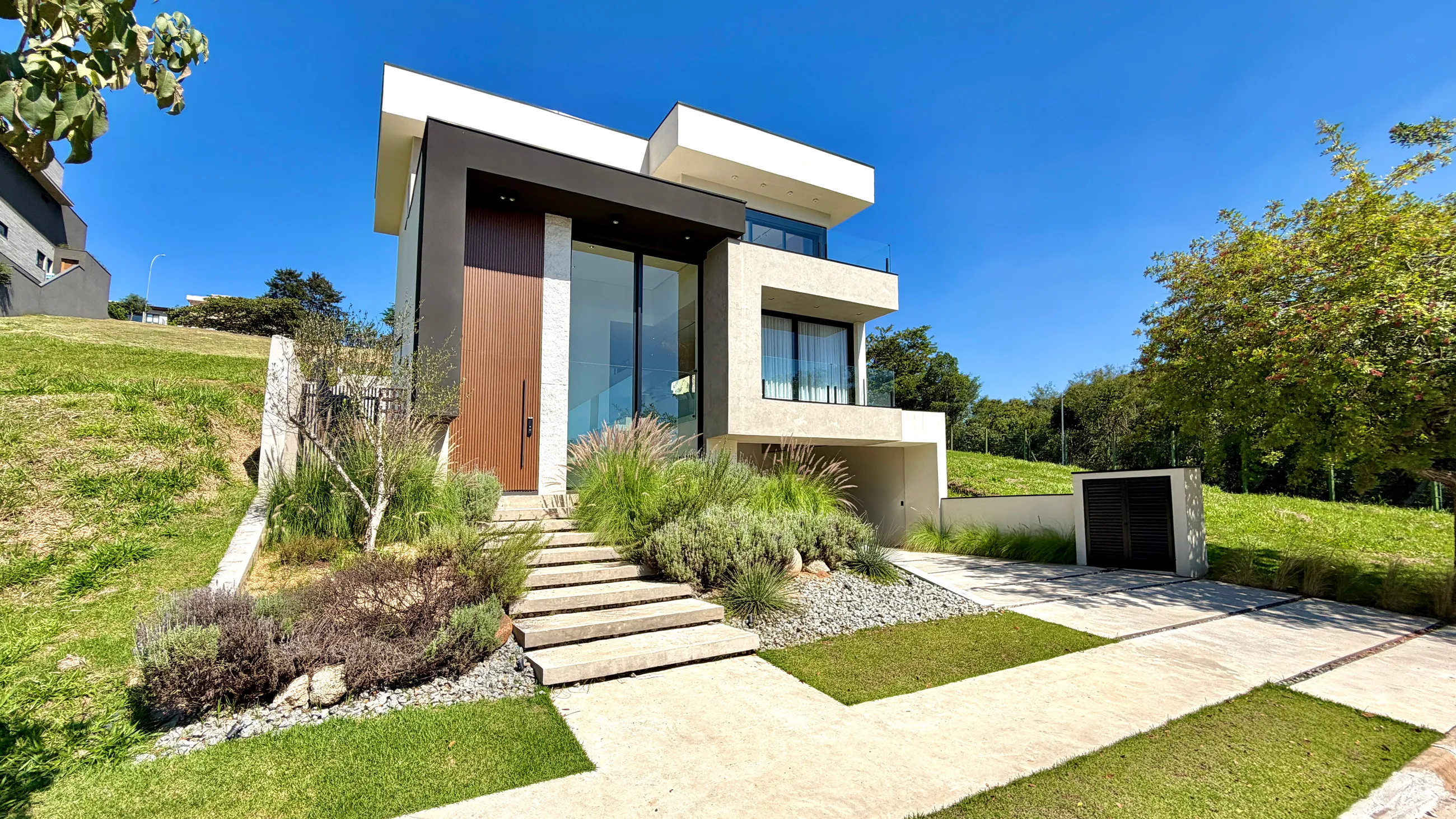 Gênesis II | Casa com 5 Suítes, Piscina e Projeto Contemporâneo