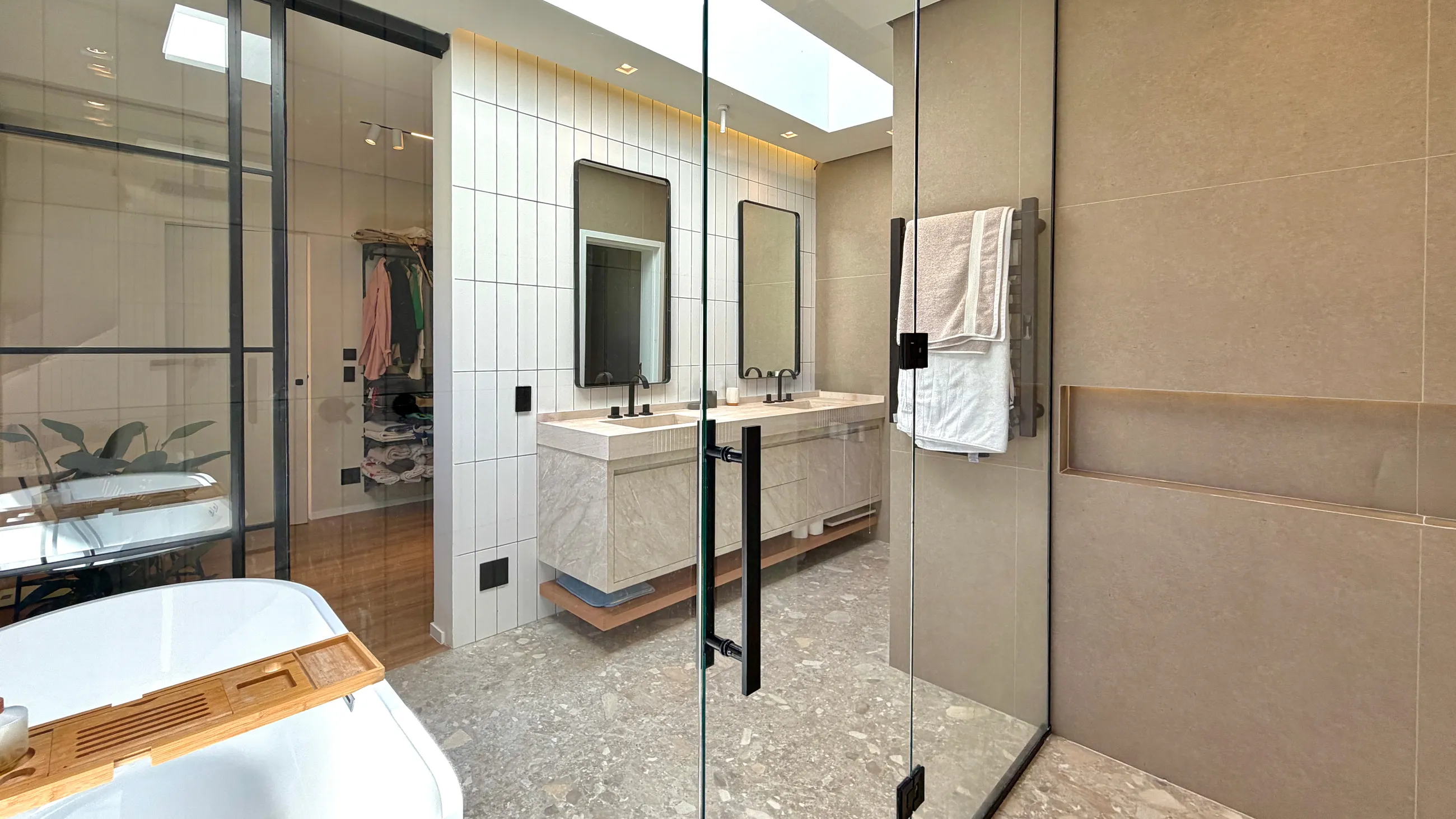 Gênesis II | Casa com 5 Suítes, Piscina e Projeto Contemporâneo