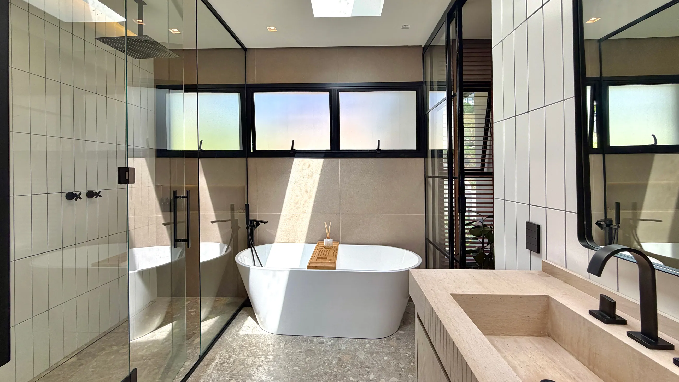 Gênesis II | Casa com 5 Suítes, Piscina e Projeto Contemporâneo