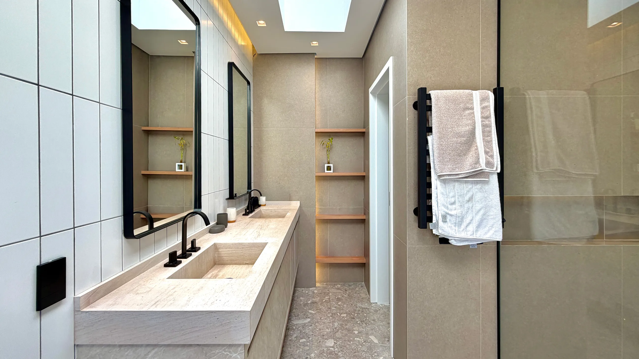 Gênesis II | Casa com 5 Suítes, Piscina e Projeto Contemporâneo