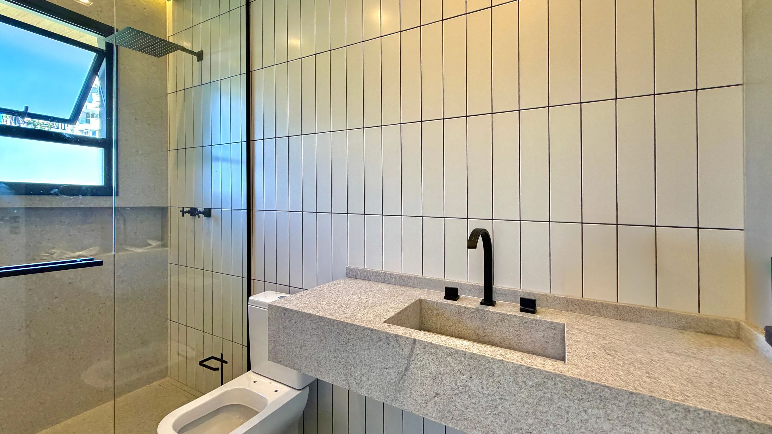 Gênesis II | Casa com 5 Suítes, Piscina e Projeto Contemporâneo