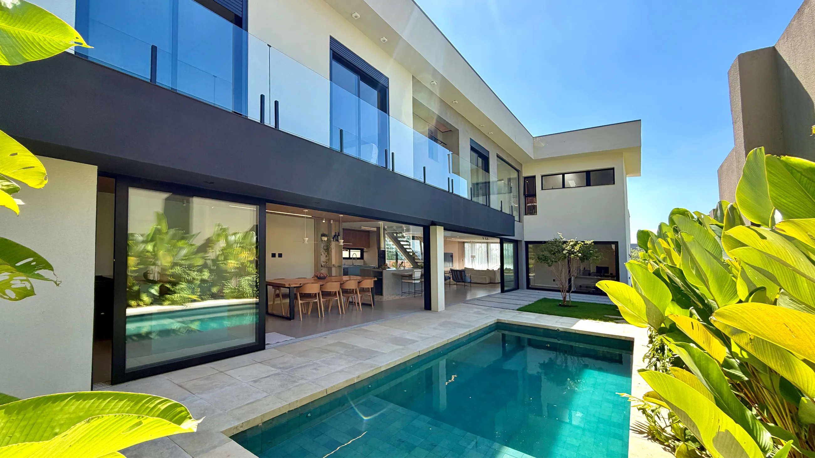 Gênesis II | Casa com 5 Suítes, Piscina e Projeto Contemporâneo