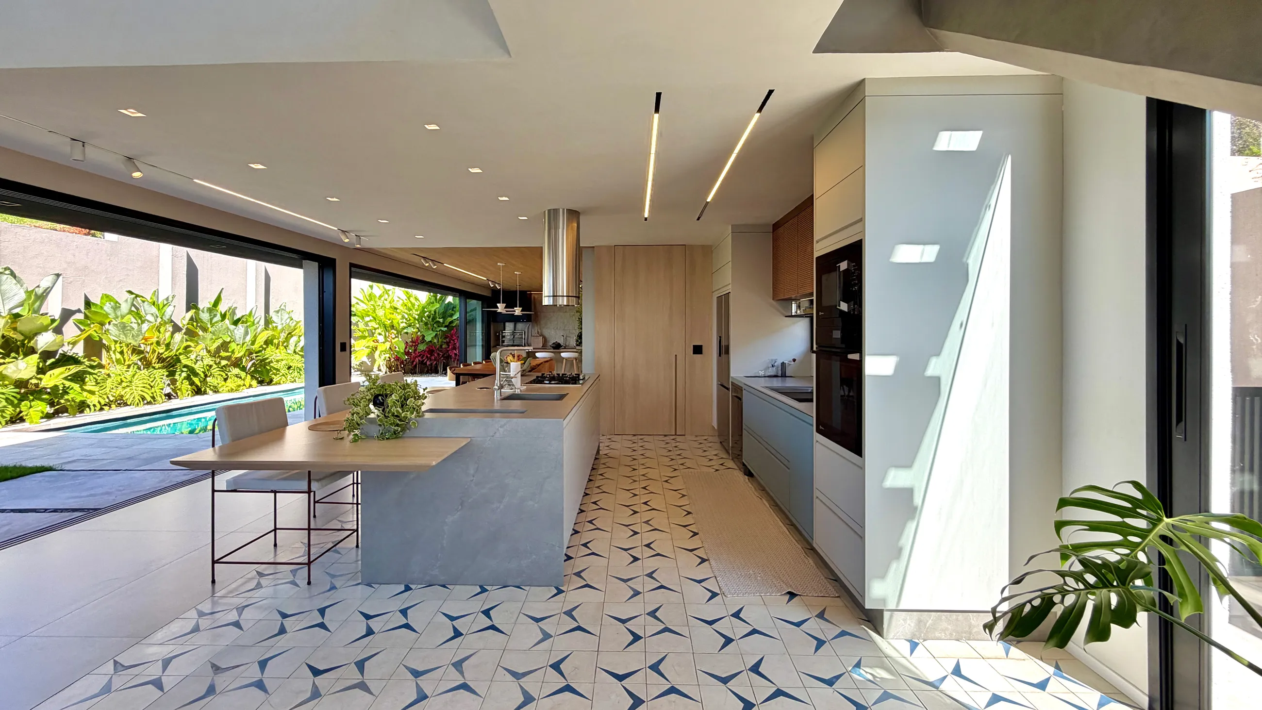 Gênesis II | Casa com 5 Suítes, Piscina e Projeto Contemporâneo