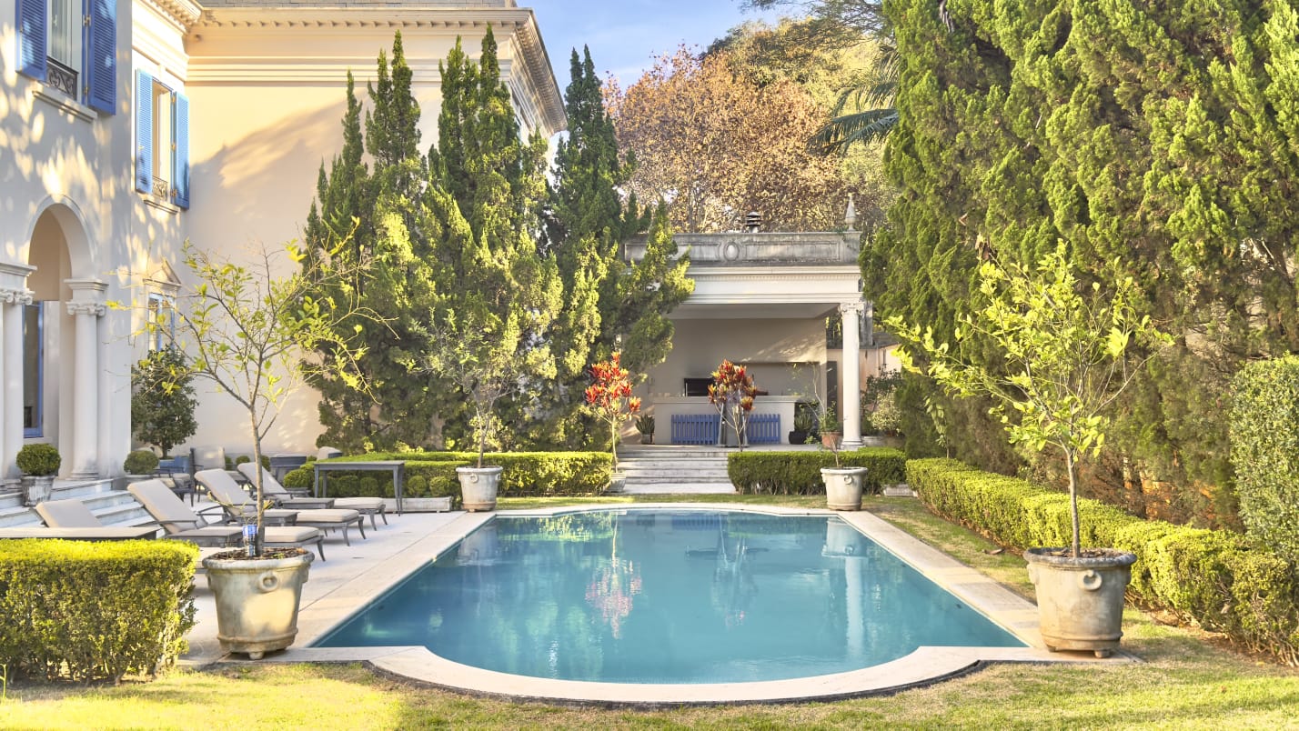Jardim Guedala – Arquitetura clássica, 2.000 m² e jardins inspirados na Europa