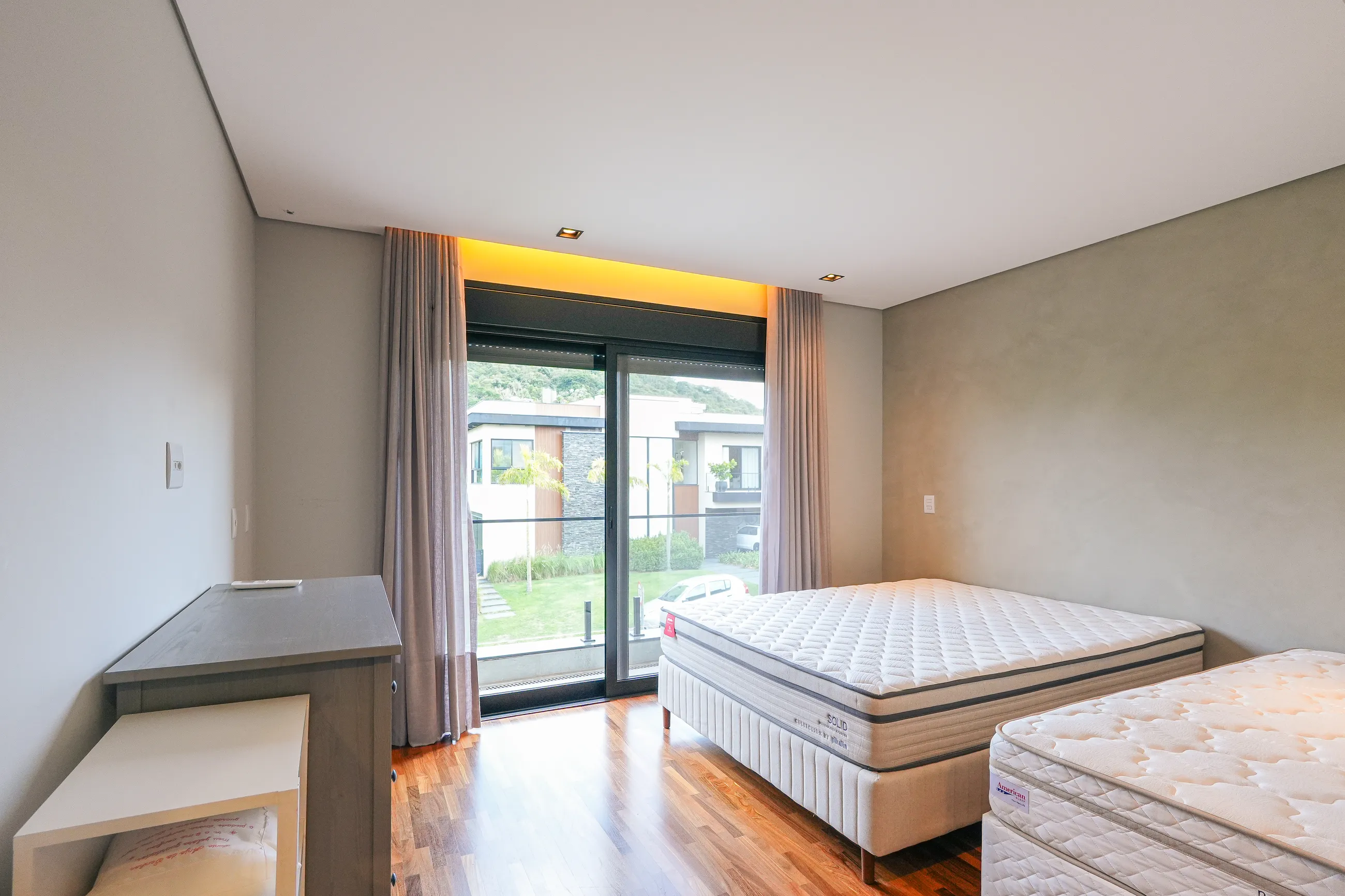 Alphaville – 390 m², 4 suítes, varanda gourmet envidraçada e piscina aquecida