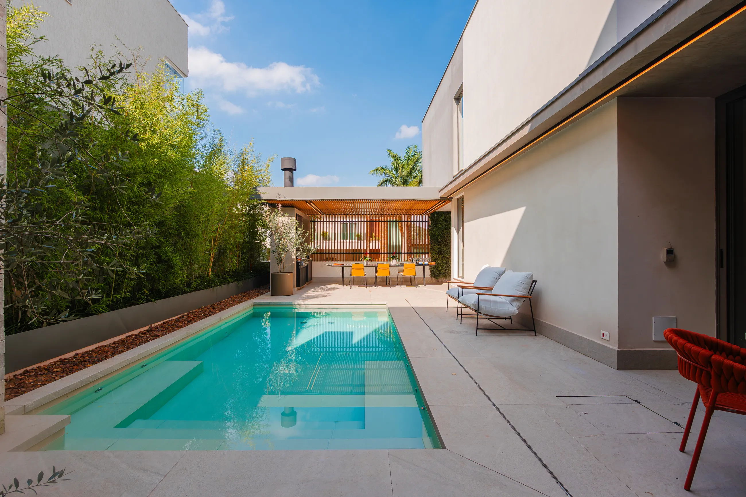 Vila Solaia – Residência com 4 suítes, adega e área gourmet integrada