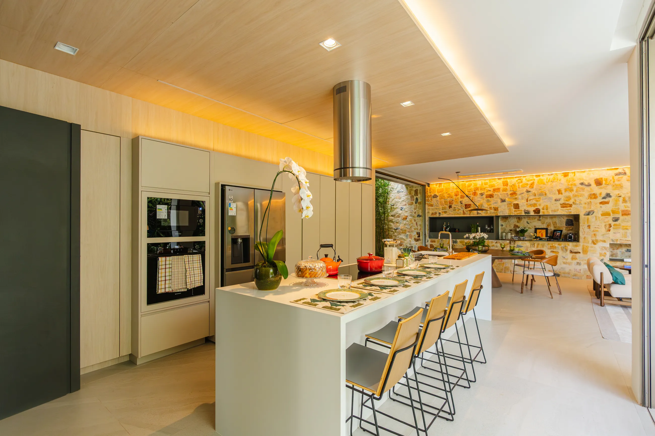 Vila Solaia – Residência com 4 suítes, adega e área gourmet integrada