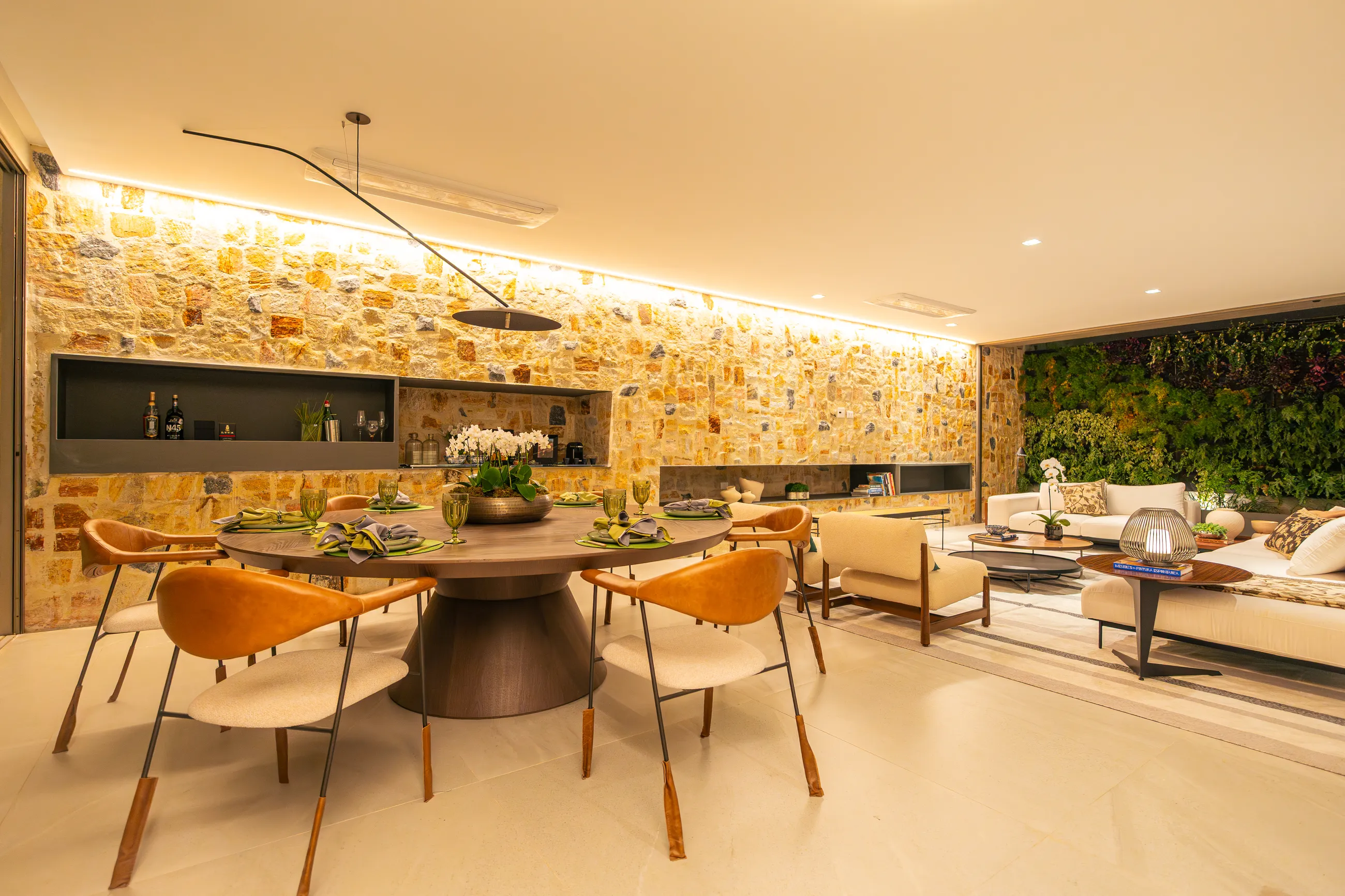 Vila Solaia – Residência com 4 suítes, adega e área gourmet integrada