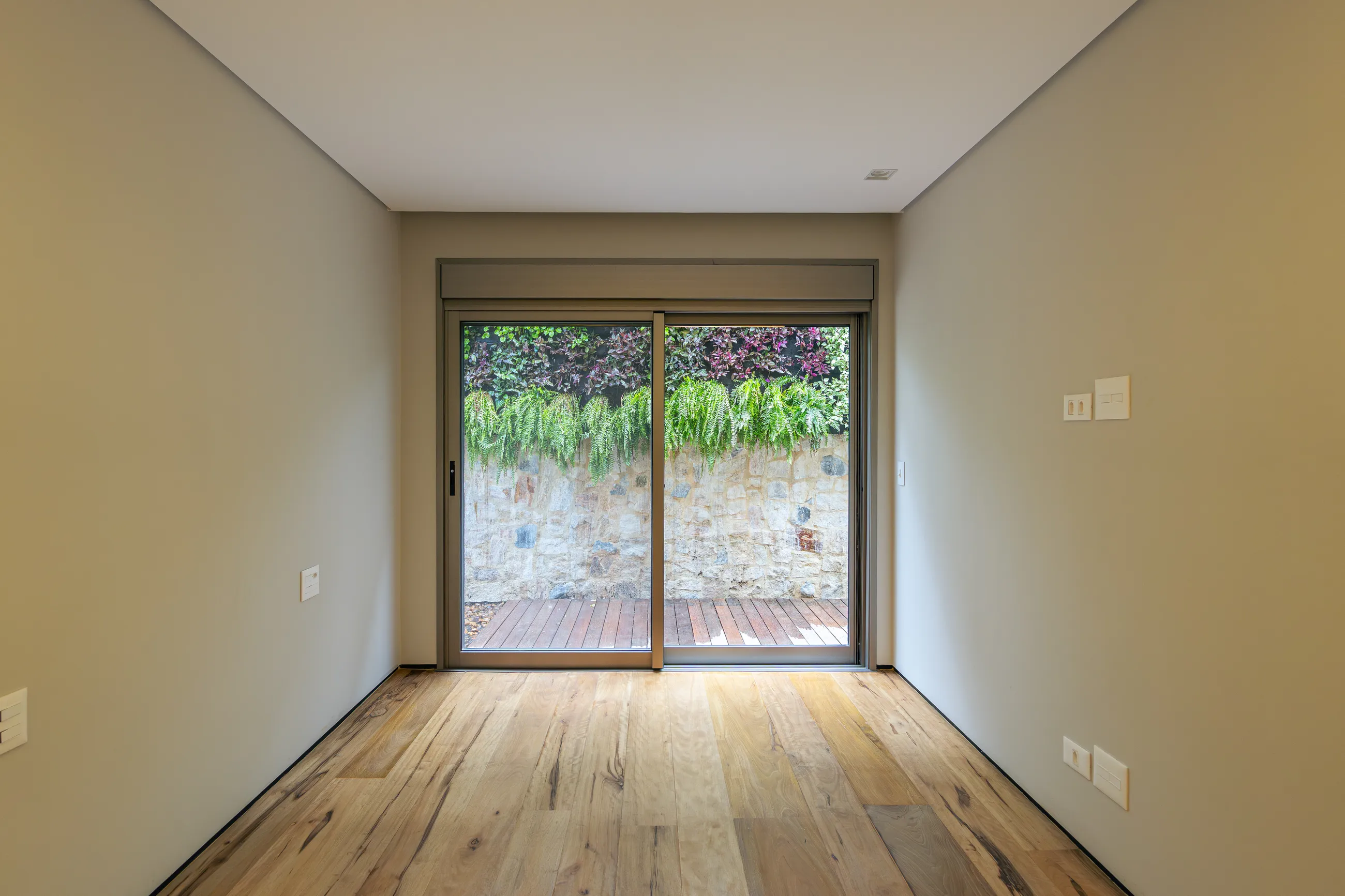 Vila Solaia – Residência com 4 suítes, adega e área gourmet integrada