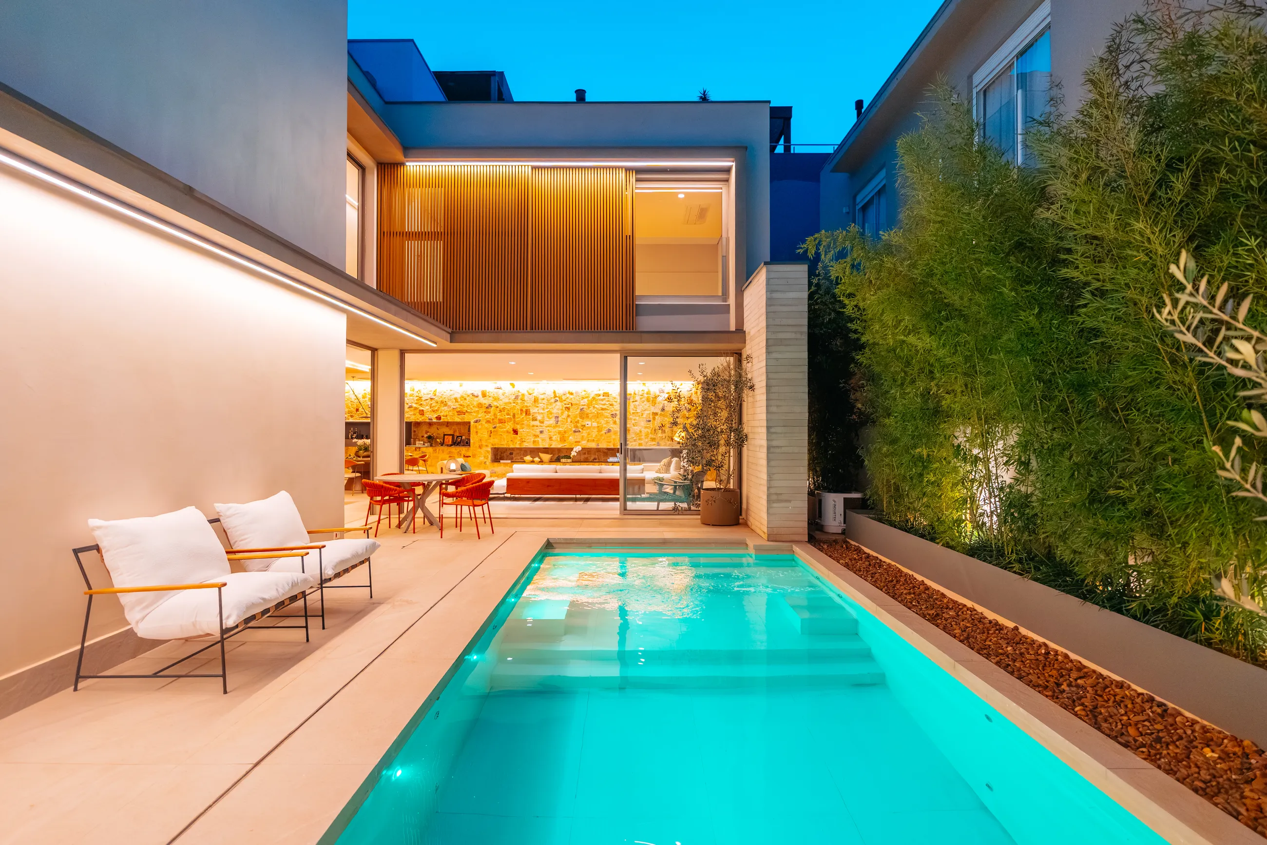 Vila Solaia – Residência com 4 suítes, adega e área gourmet integrada