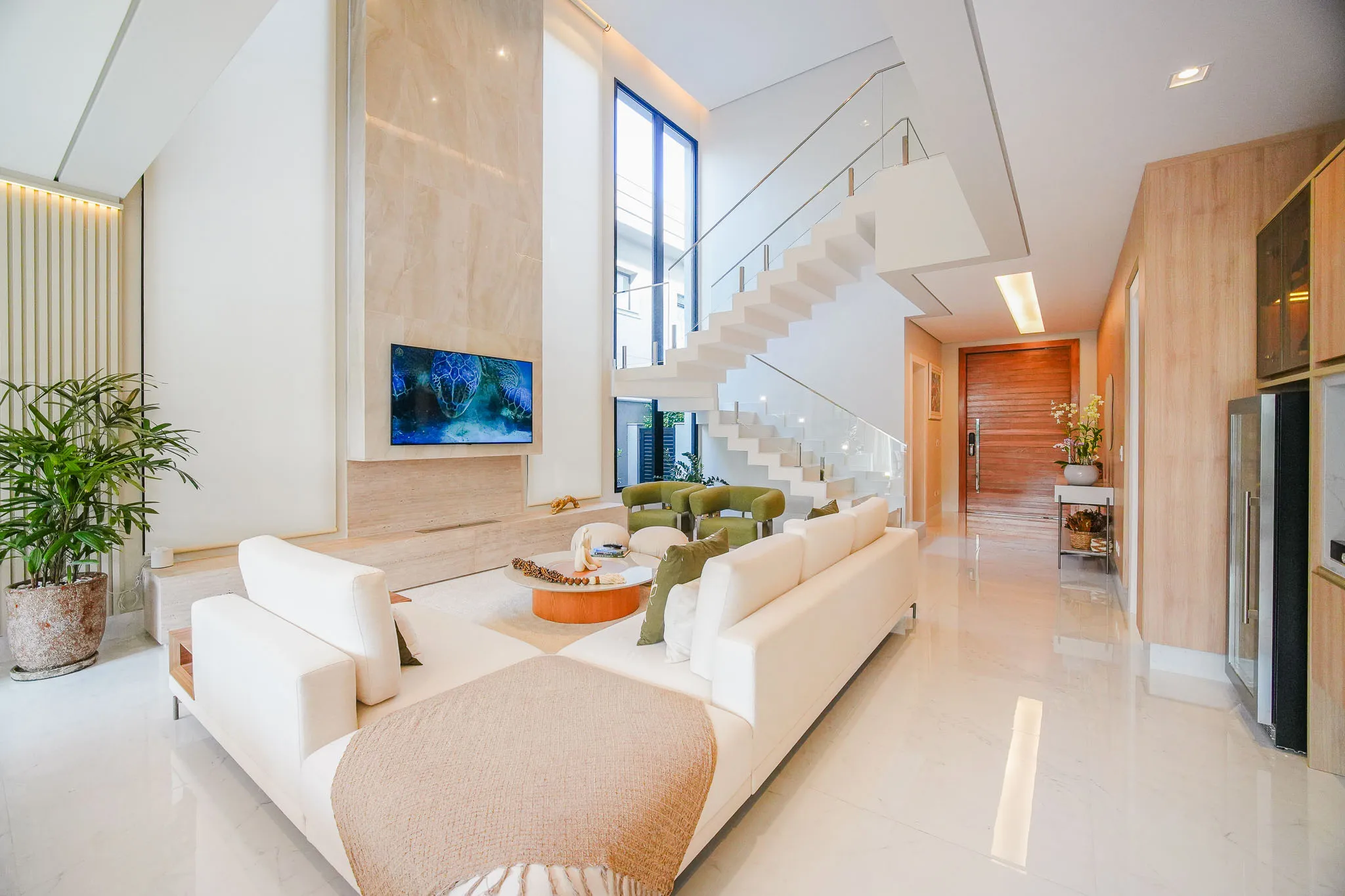 Gênesis II – 372,78 m², 4 suítes, adega climatizada e piscina aquecida