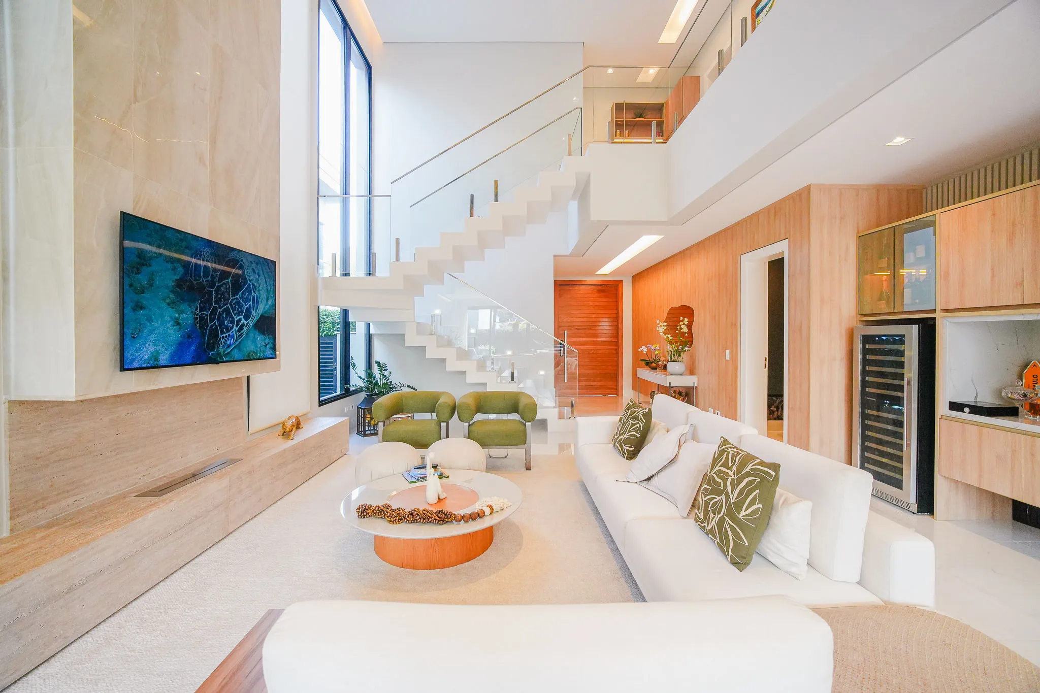Gênesis II – 372,78 m², 4 suítes, adega climatizada e piscina aquecida