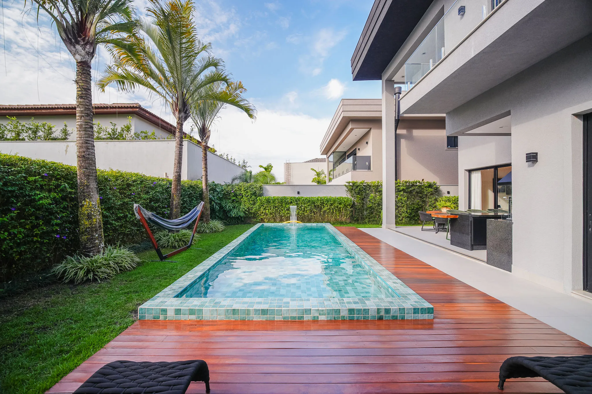 Gênesis II – 372,78 m², 4 suítes, adega climatizada e piscina aquecida