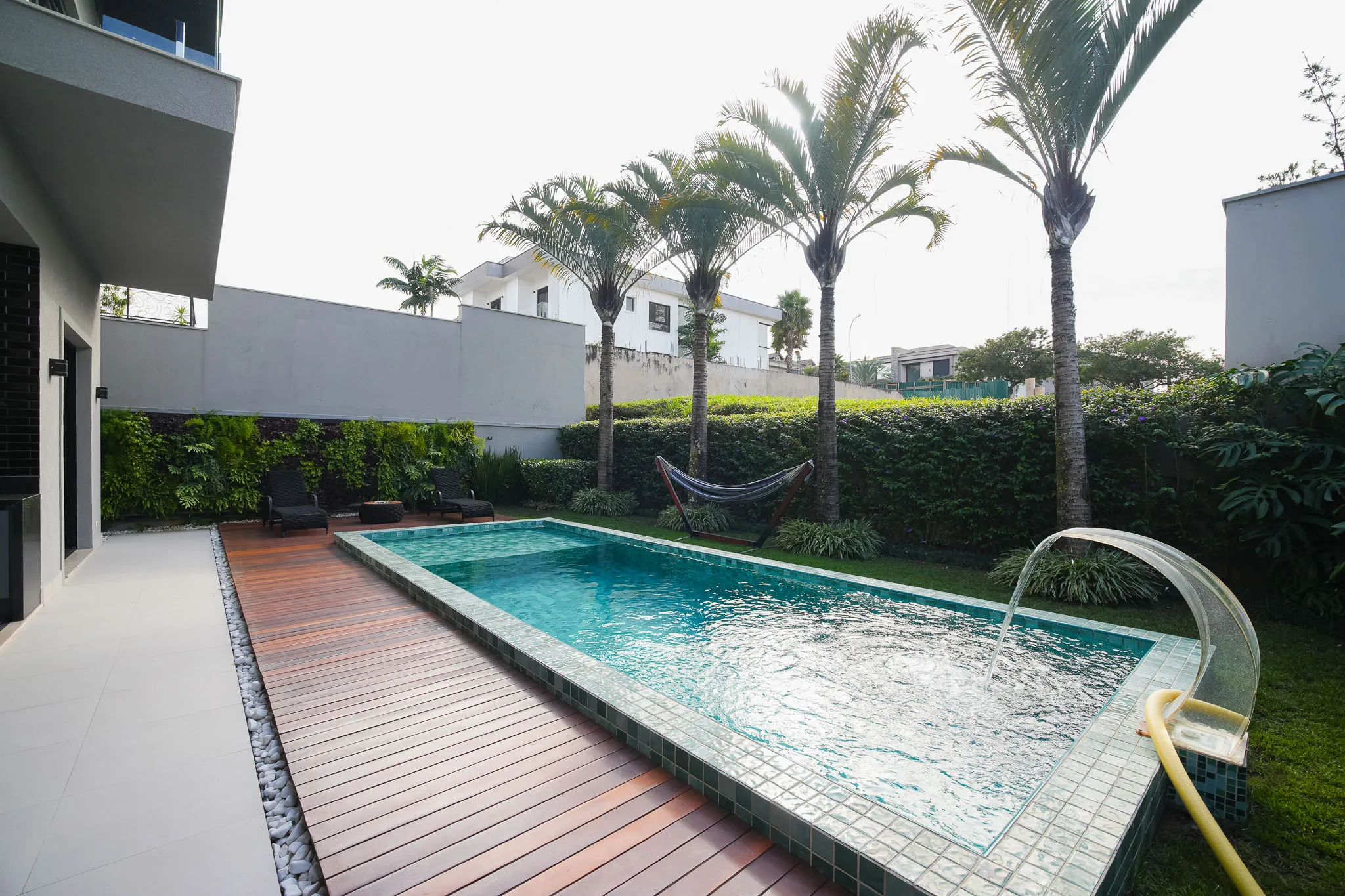 Gênesis II – 372,78 m², 4 suítes, adega climatizada e piscina aquecida