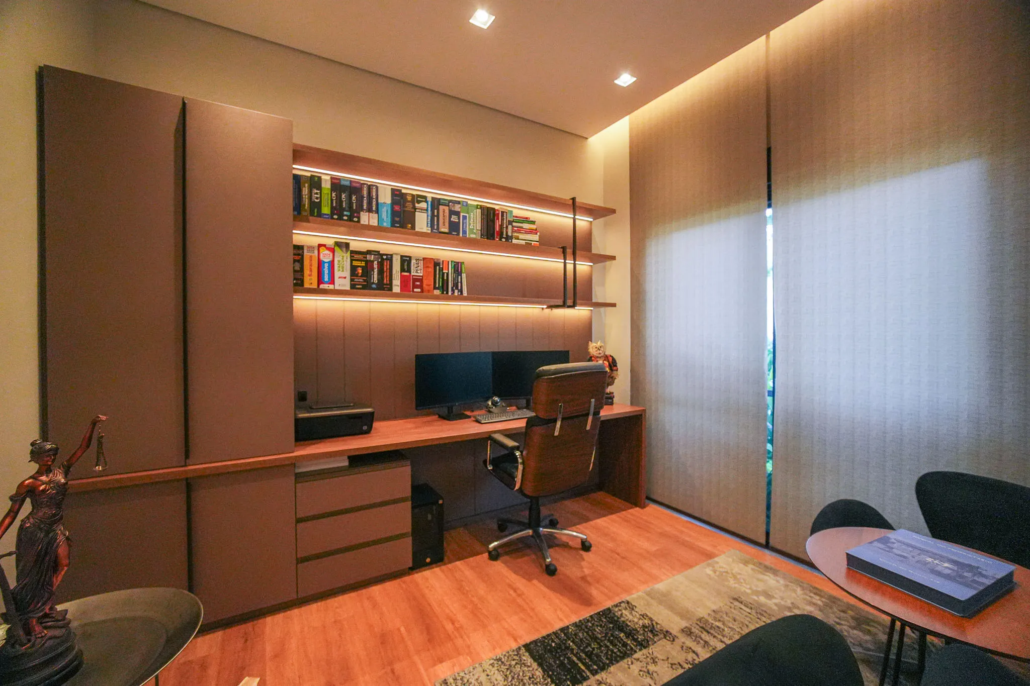Gênesis II – 372,78 m², 4 suítes, adega climatizada e piscina aquecida