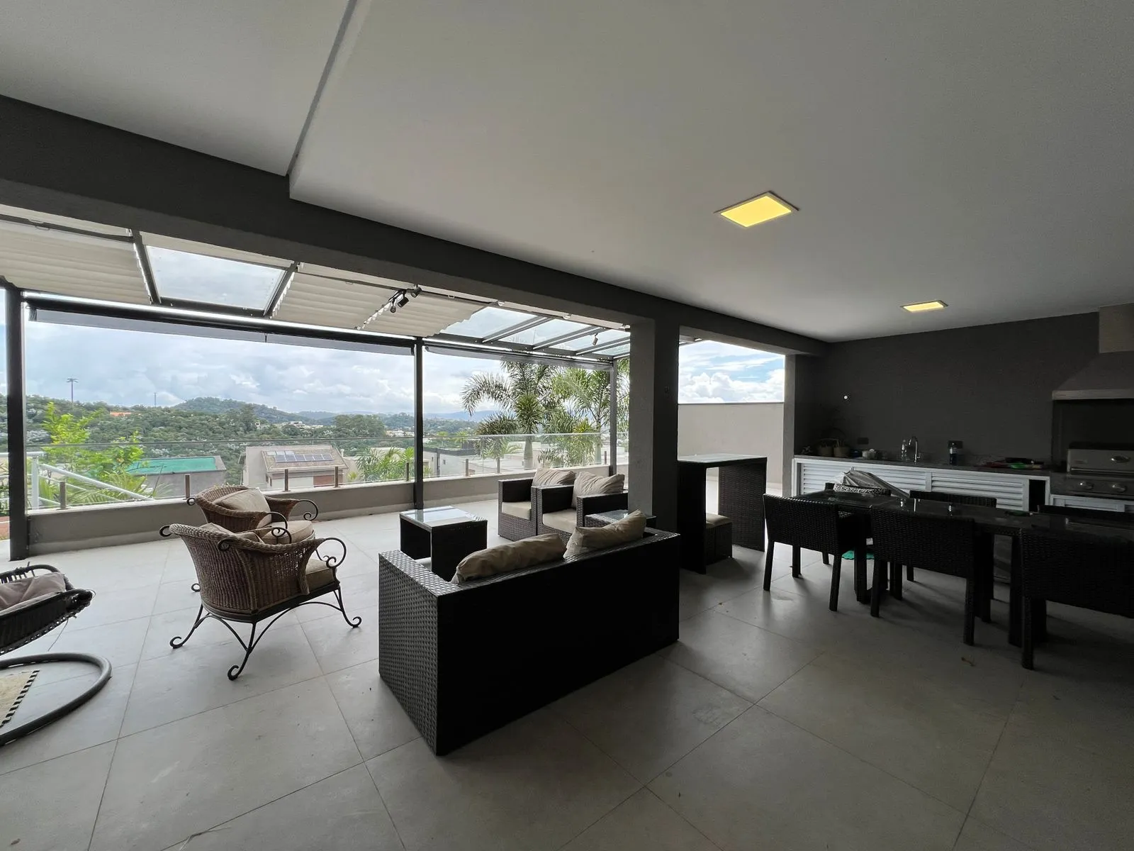 Casa Mobiliada à Venda no Gênesis II | Vista Permanente, 3 Suítes e Piscina Aquecida