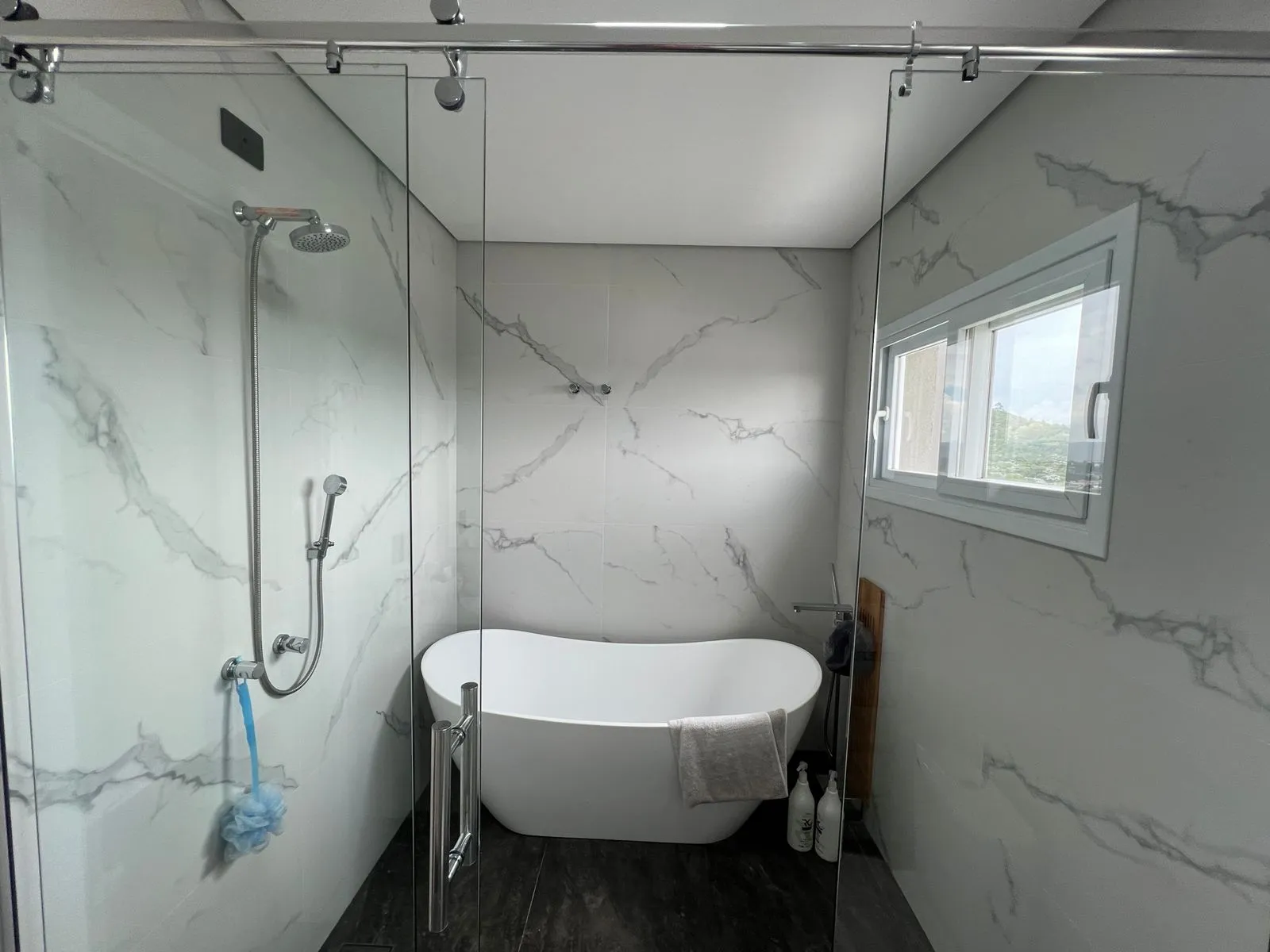 Casa Mobiliada à Venda no Gênesis II | Vista Permanente, 3 Suítes e Piscina Aquecida