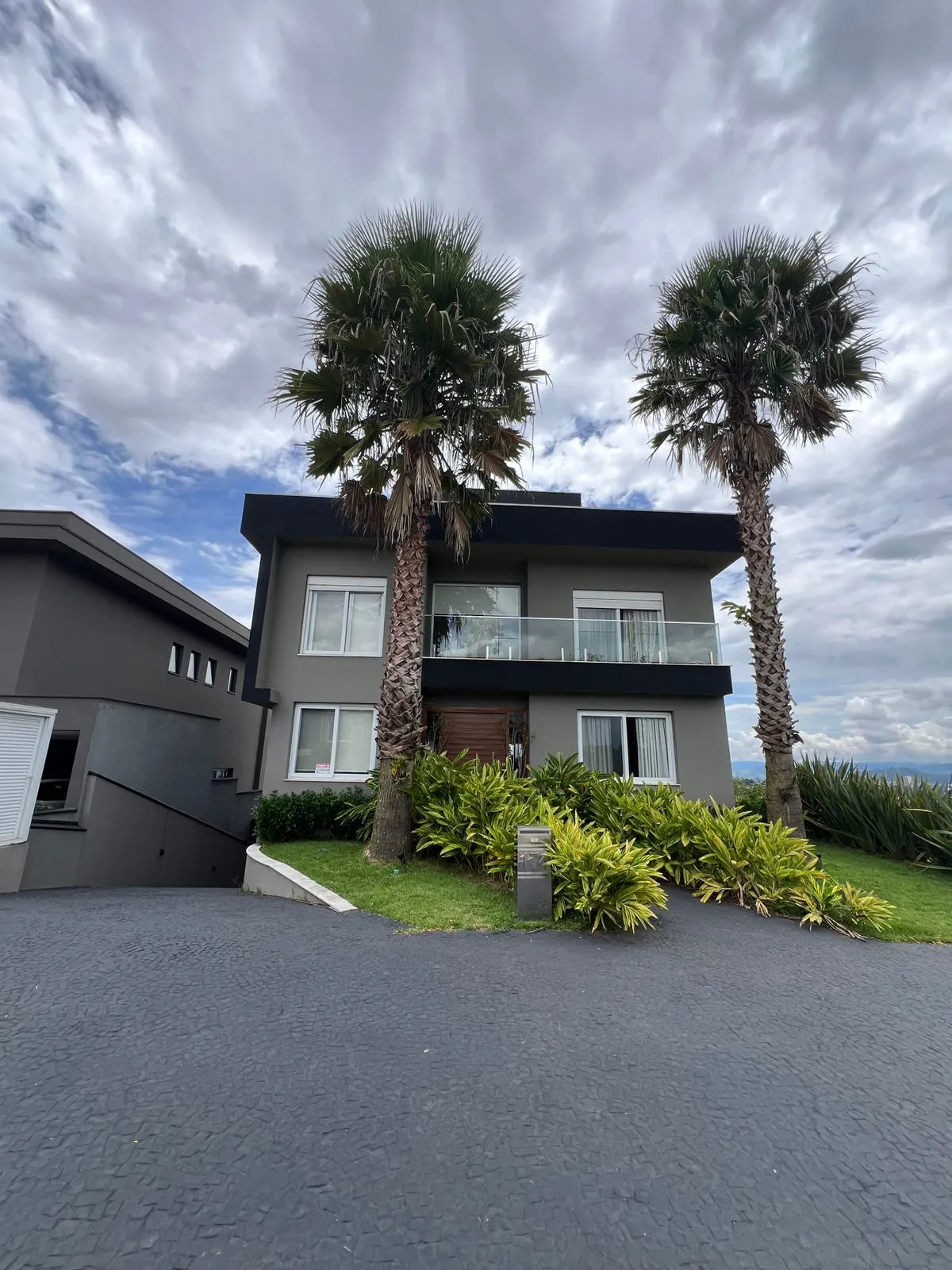 Casa Mobiliada à Venda no Gênesis II | Vista Permanente, 3 Suítes e Piscina Aquecida