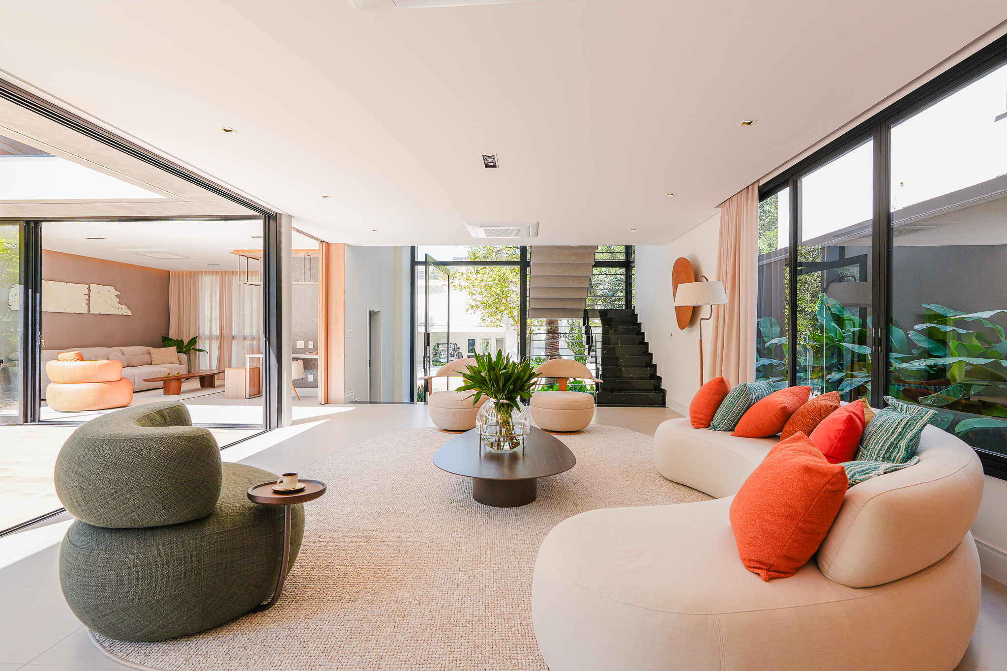 Casa Nova à Venda no Gênesis I | Projeto Contemporâneo, 4 Suítes e Área de Lazer Completa